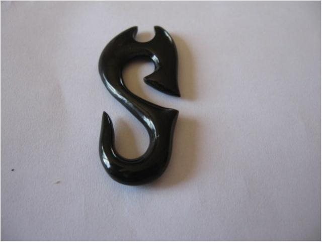 TÖJNING PIERCING 6 MM (ORGANISK) SVART TRIBAL
