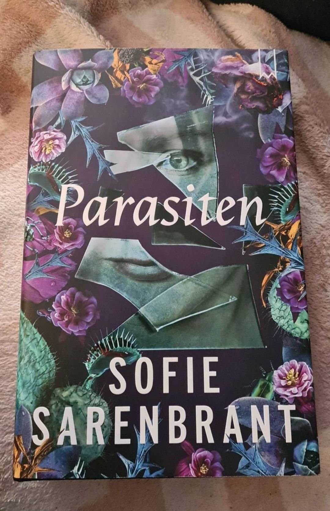 Bok Sofie Sarenbrant Parasiten inbunden Ny Fri .. Köp på Tradera