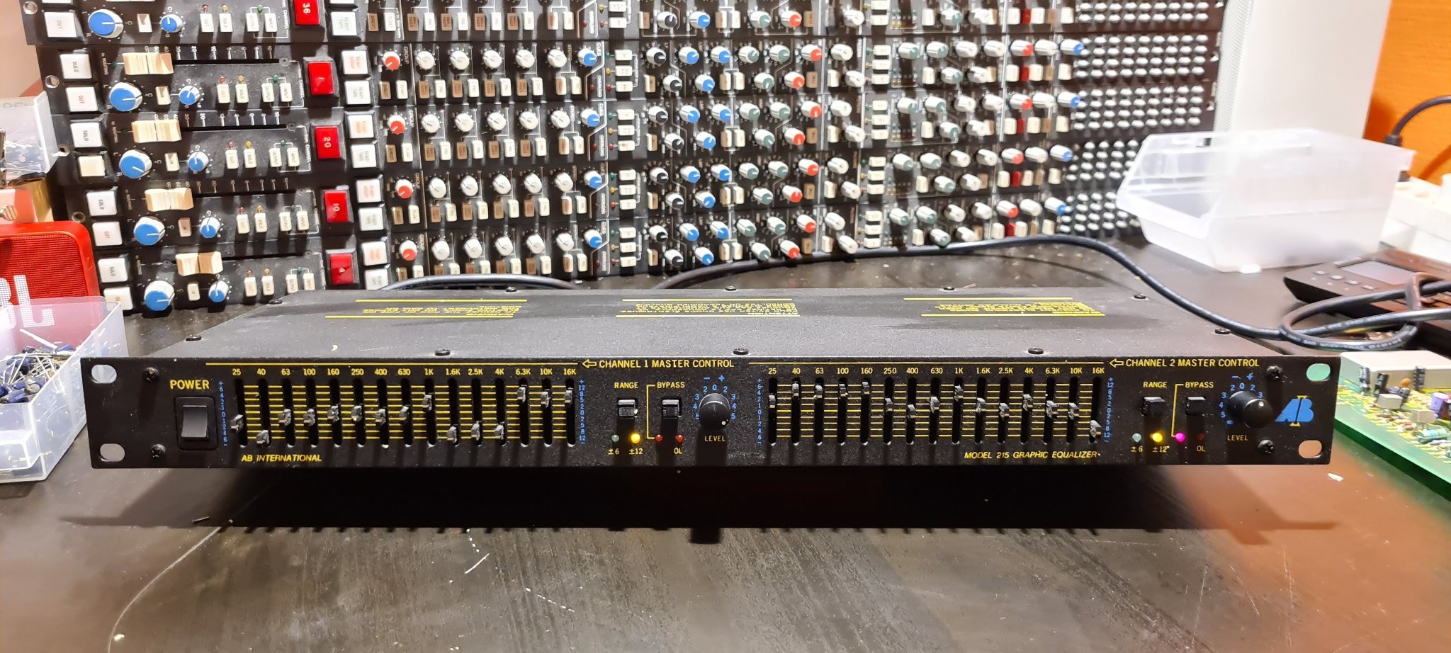 AB International Model 215 Graphic Equalizer (410412989) ᐈ Köp på Tradera