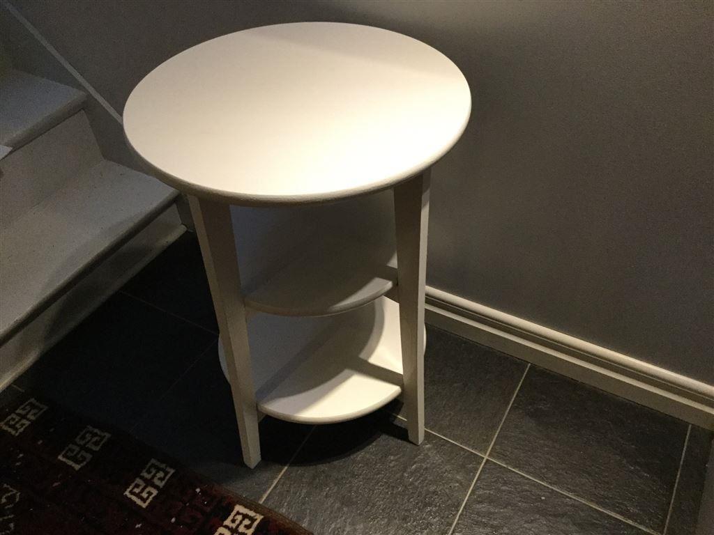 Vitt runt bord på tradera.com antika bord, köksbord, matbord,