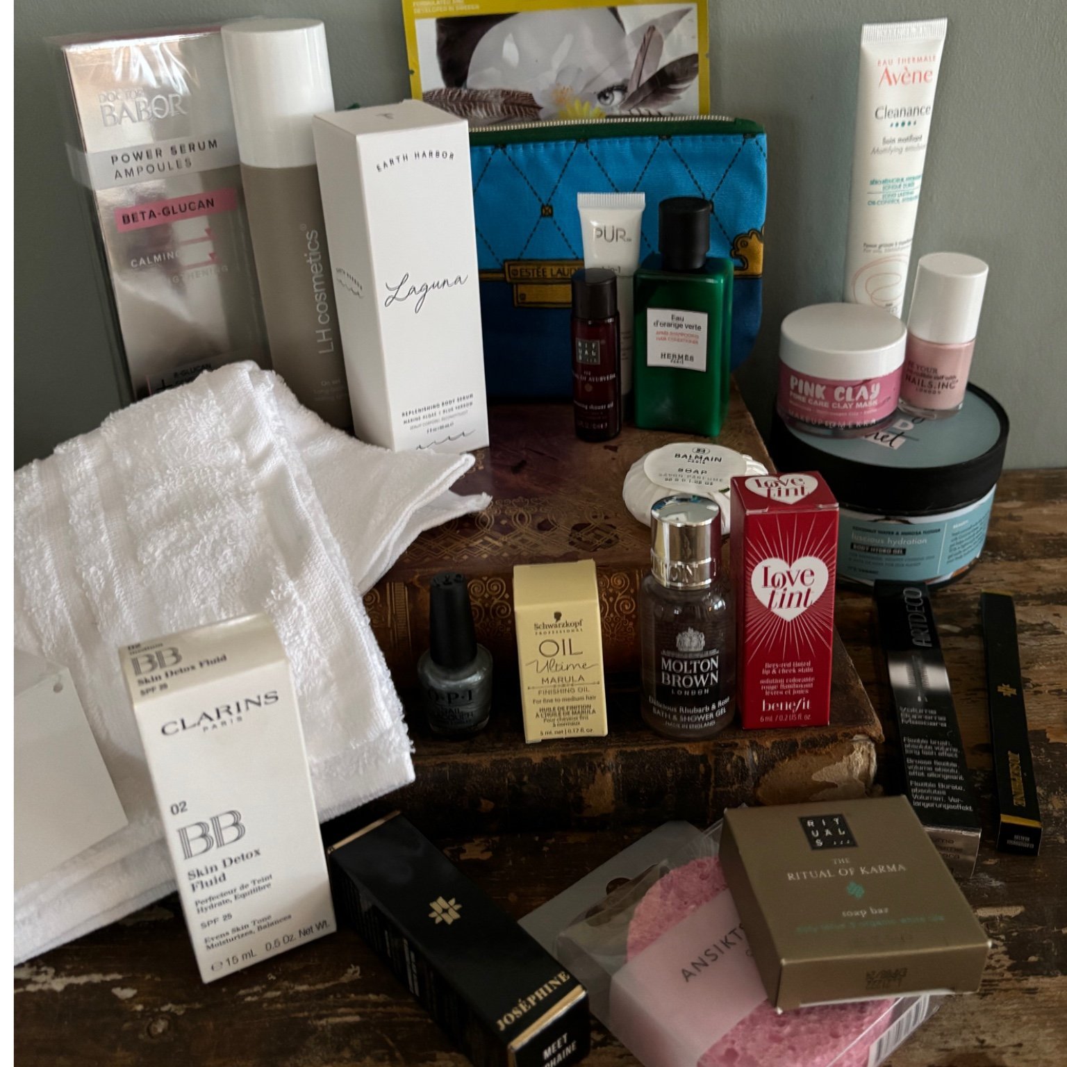 Julkalender SKÖNHET babor, Hermes, balmain adve.. Köp på Tradera