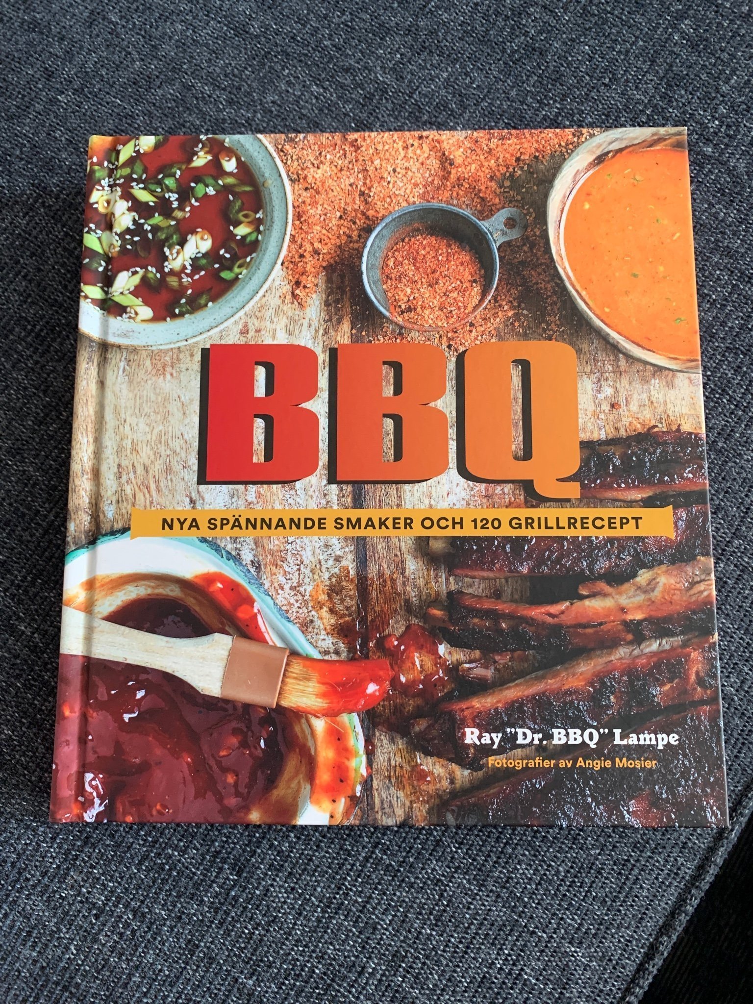 Kokbok BBQ Nya spännande smaker och 120 grillrecept
