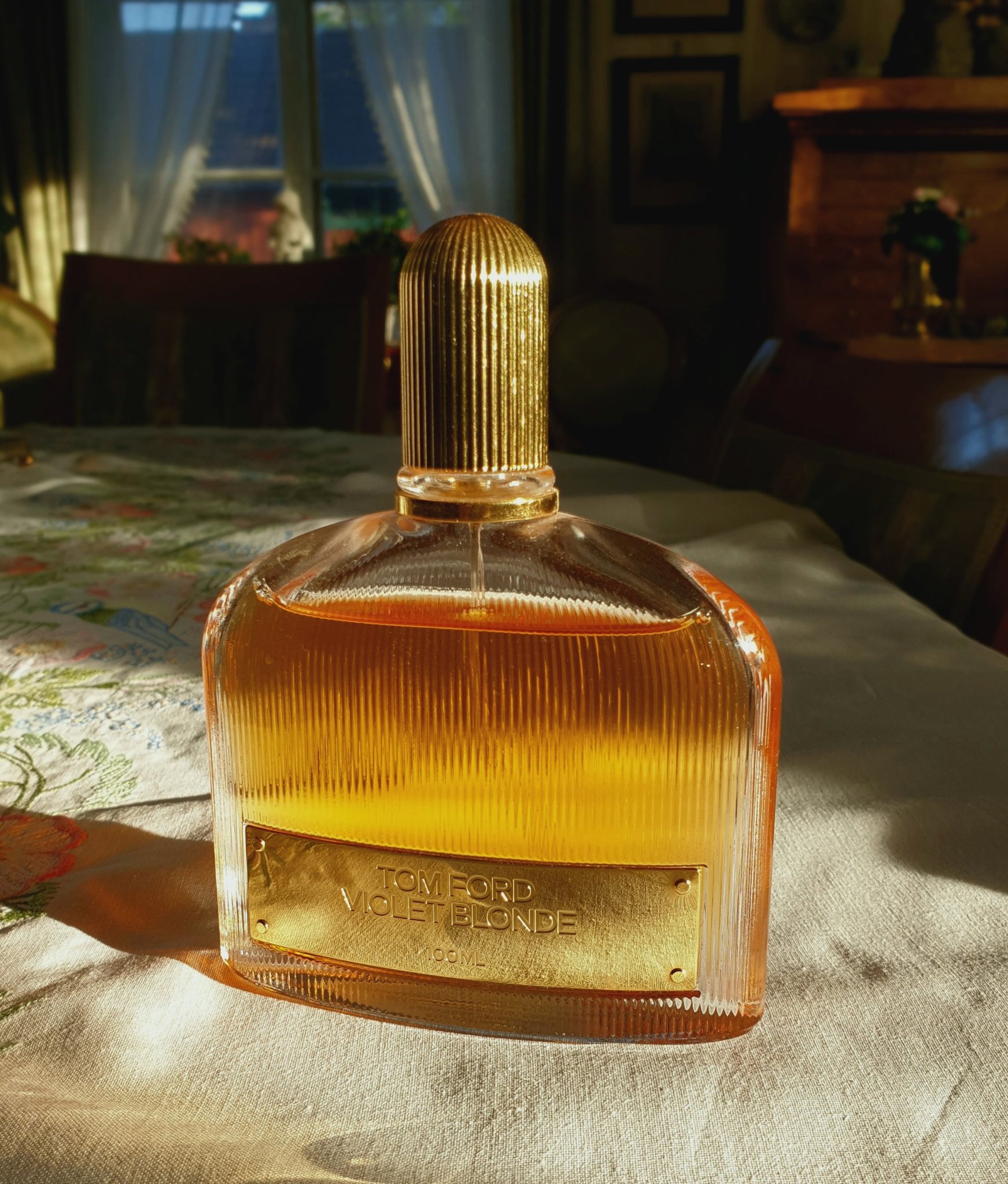 Parfym av Tom Ford: Violet Blonde (357585667) ᐈ Köp på Tradera Parfym av Tom Ford: Violet Blonde (357585667) ᐈ Köp på Tradera