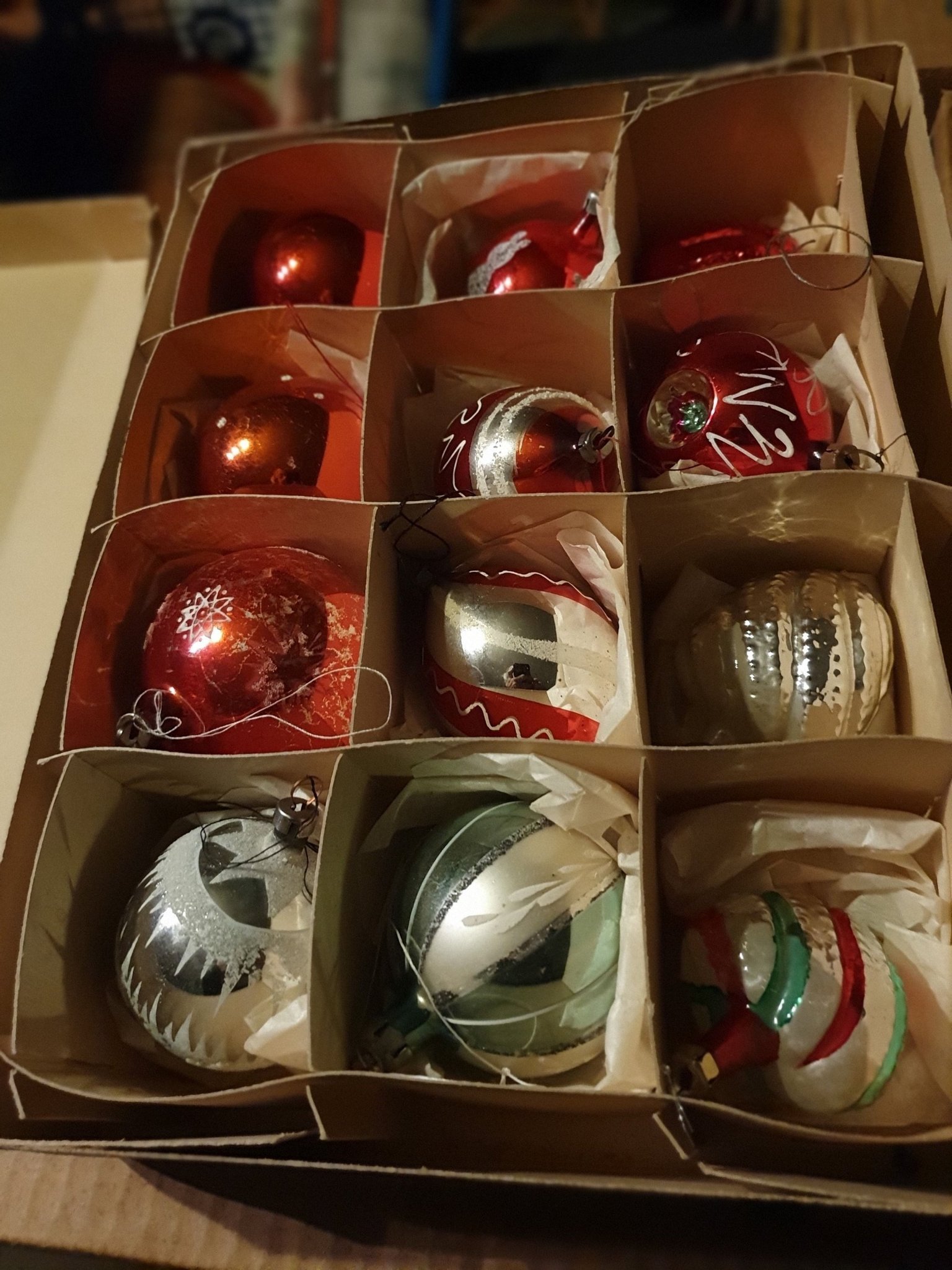 Se produkter som liknar Antika/ gamla glaskulor till .. på Tradera