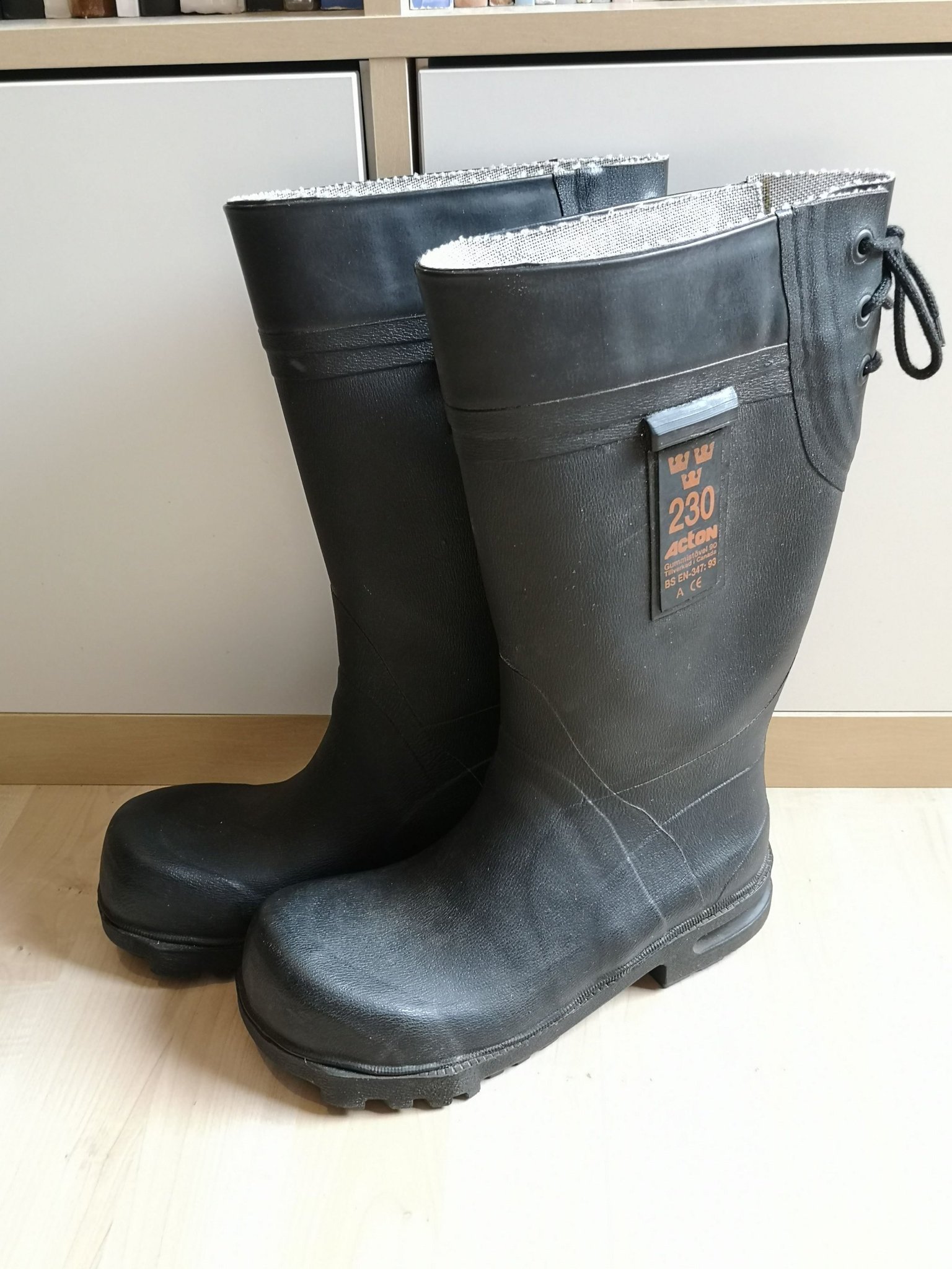Kronans stövlar, storlek 230. (366279910) ᐈ Köp på Tradera Kronans stövlar, storlek 230. (366279910) ᐈ Köp på Tradera