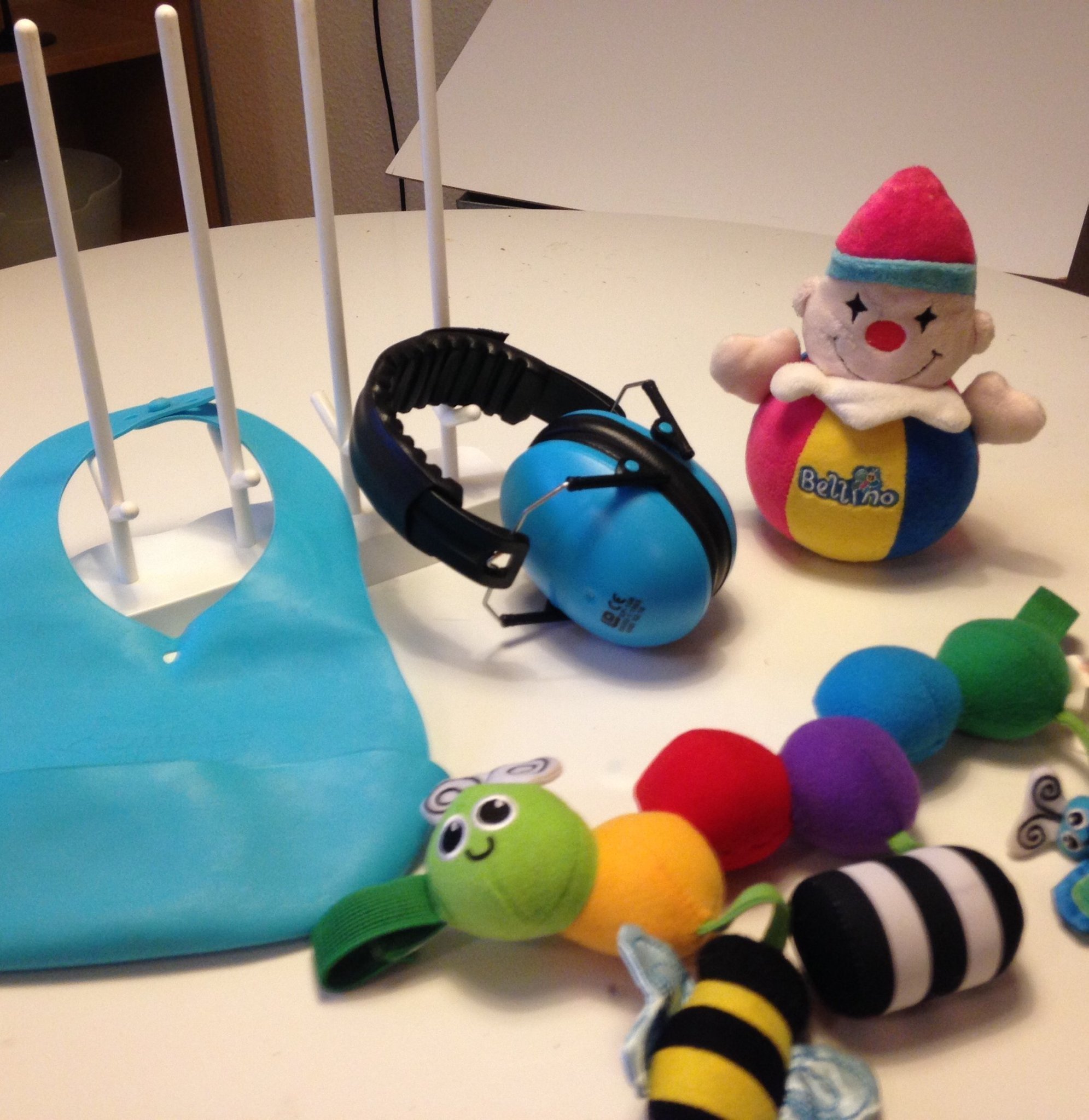 Baby 5 delar GymHörselskyddställ till NappflaskorclownSkallra. Kanon skick. Baby 5 delar GymHörselskyddställ till NappflaskorclownSkallra. Kanon skick.
