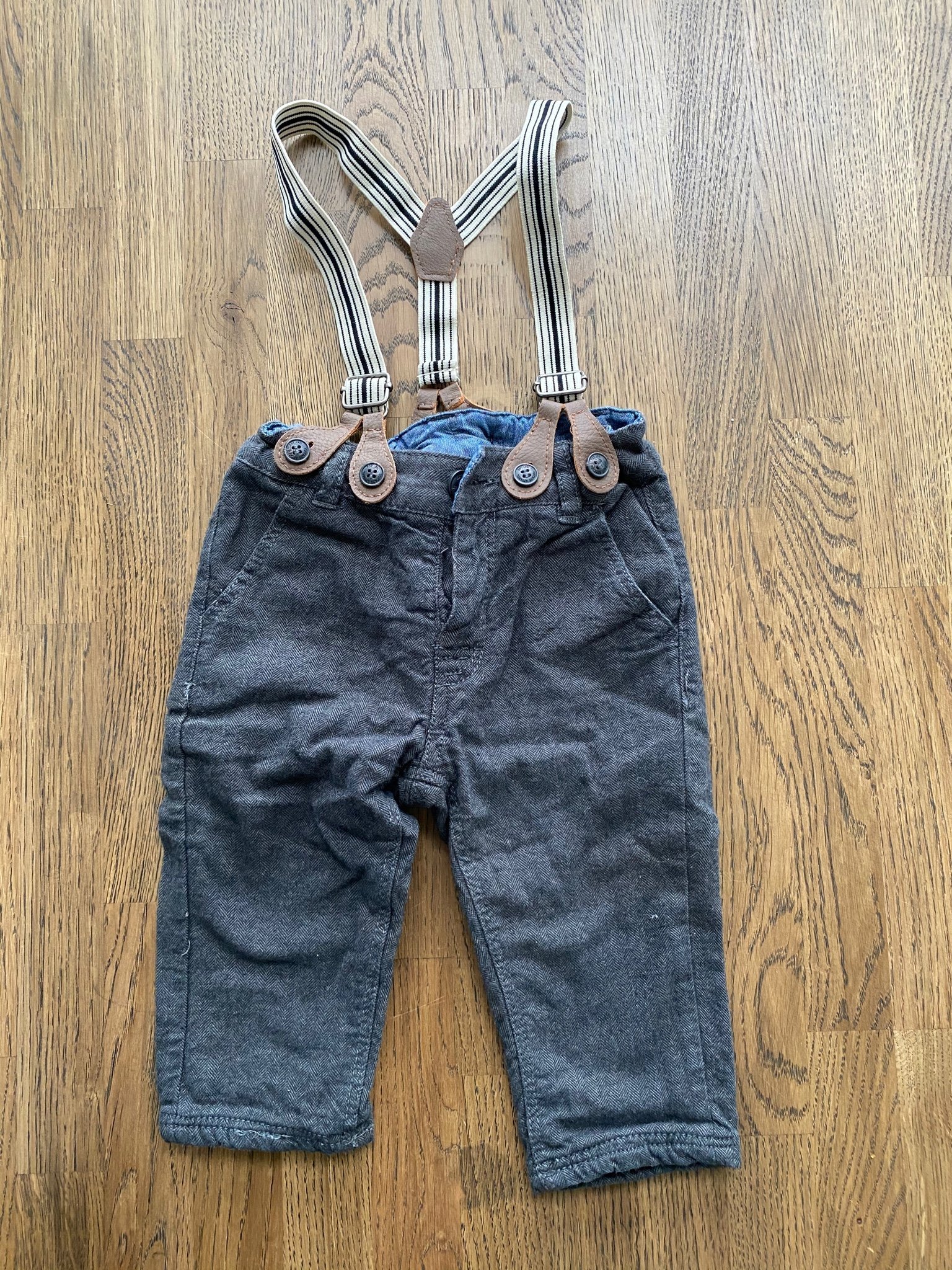 Newbie hängselbyxor 68 superfina!