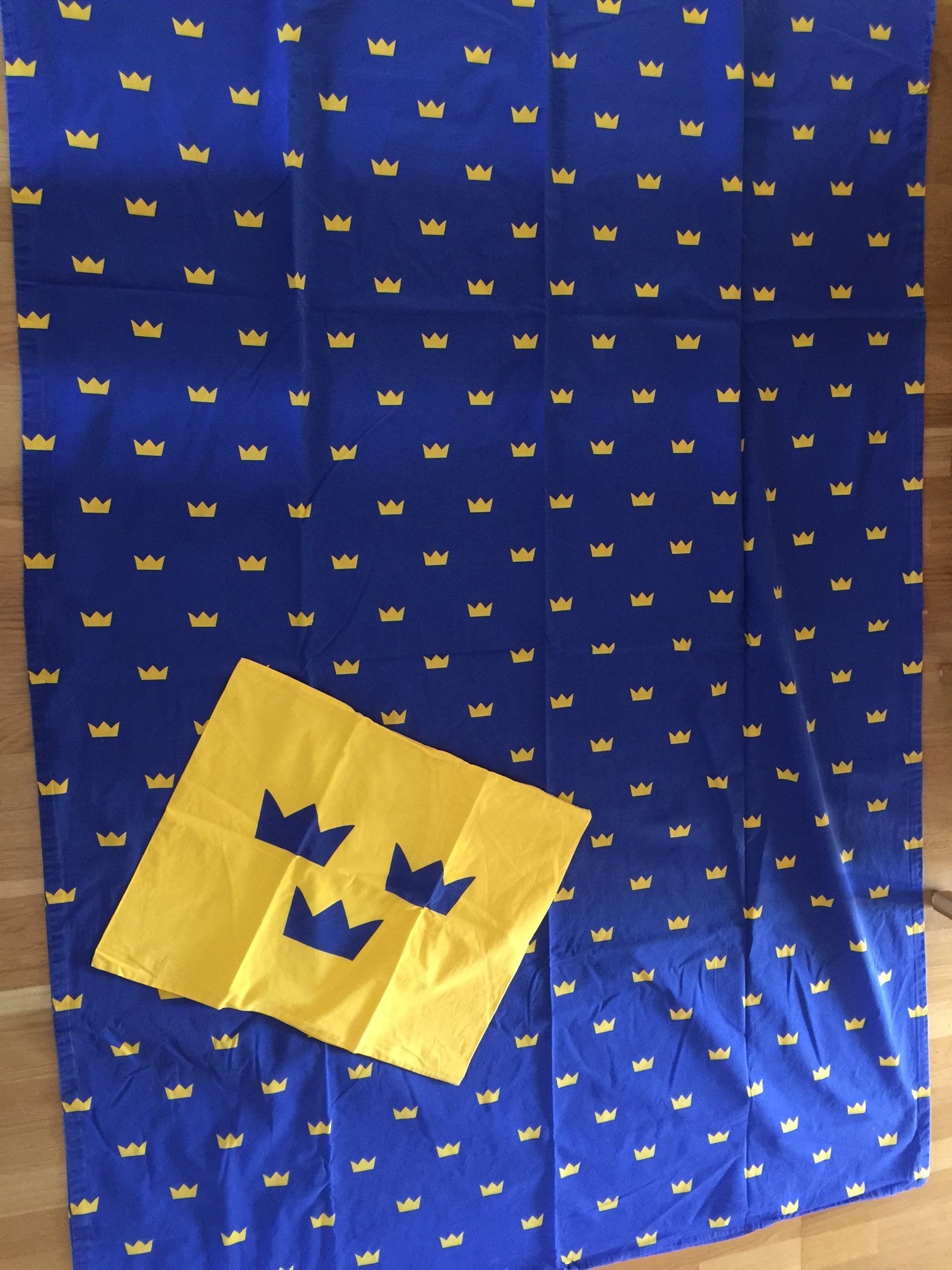 tyg med kronor tyg med kronor