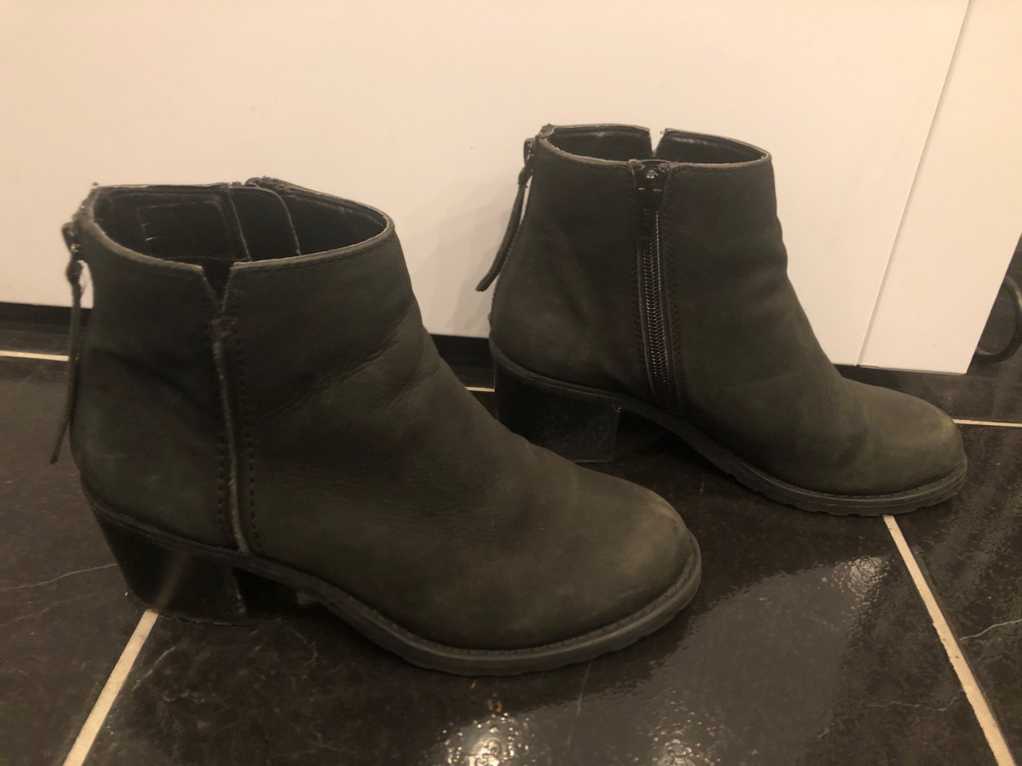 Snygga skinn boots, svarta stl 36, fint beg.skick! Snygga skinn boots, svarta stl 36, fint beg.skick!