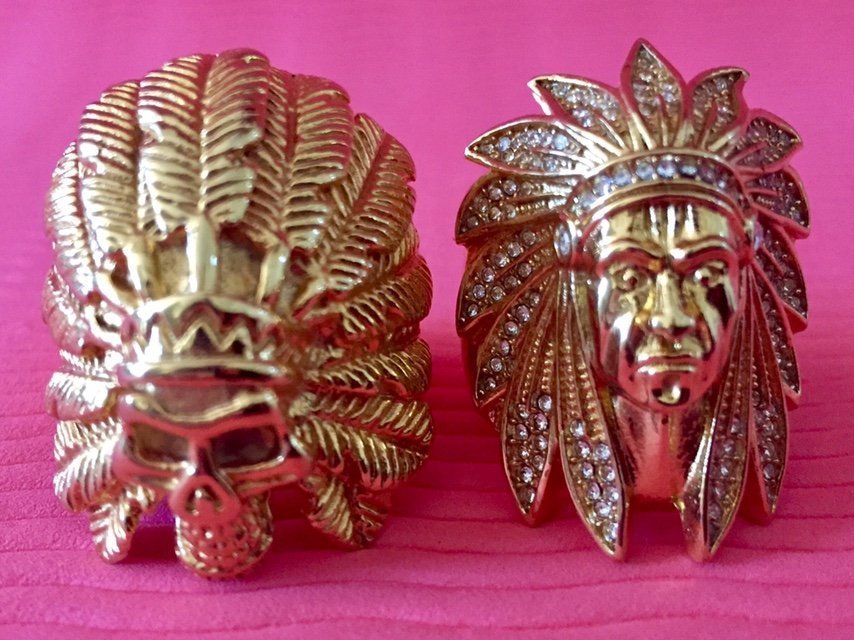 Paket med 2 olika indian ringar i gulmetall. Oanvända!