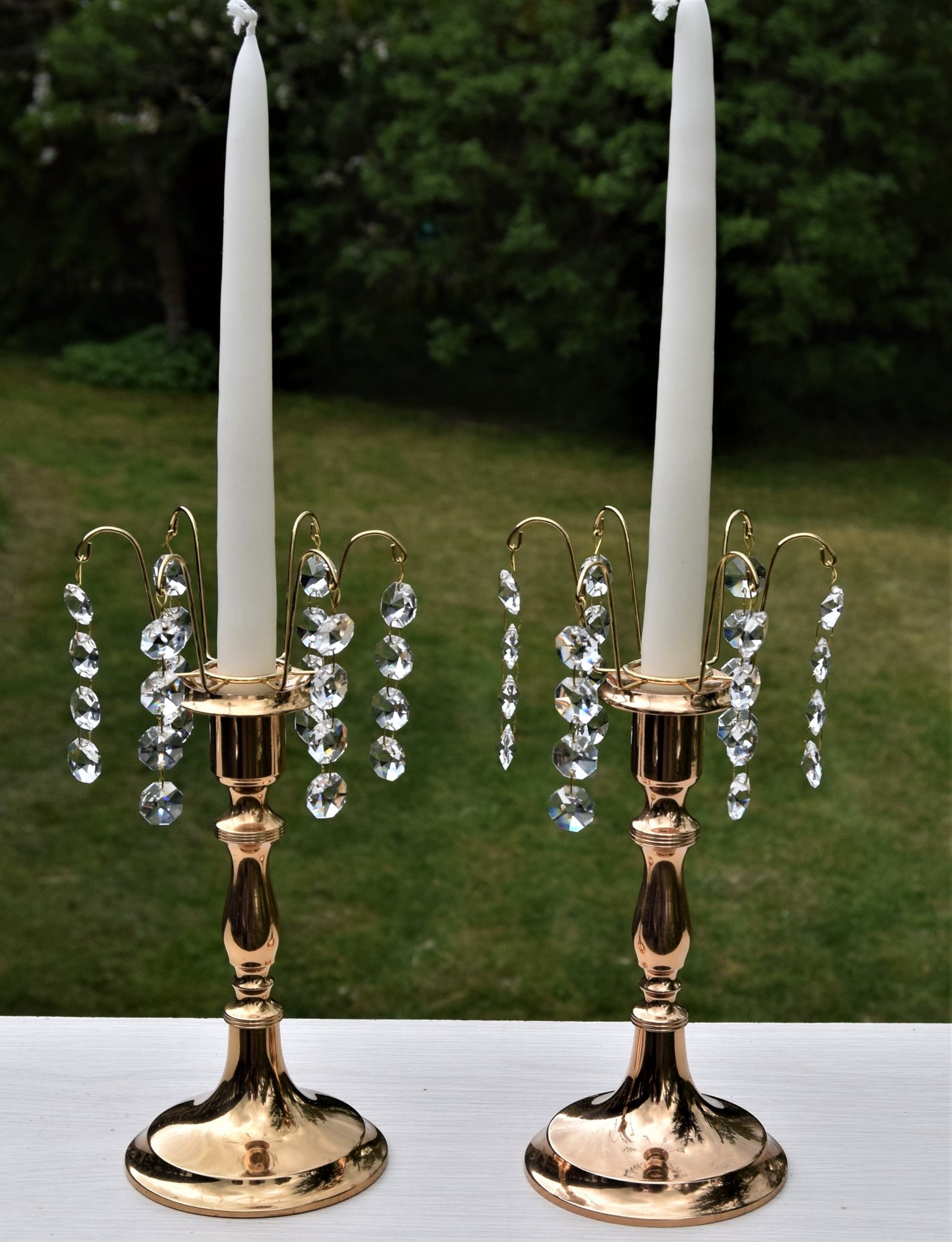 Ett par 6-armade LJUSMANSCHETTER, guldförgyllda med äkta SWAROVSKI KRISTALLER