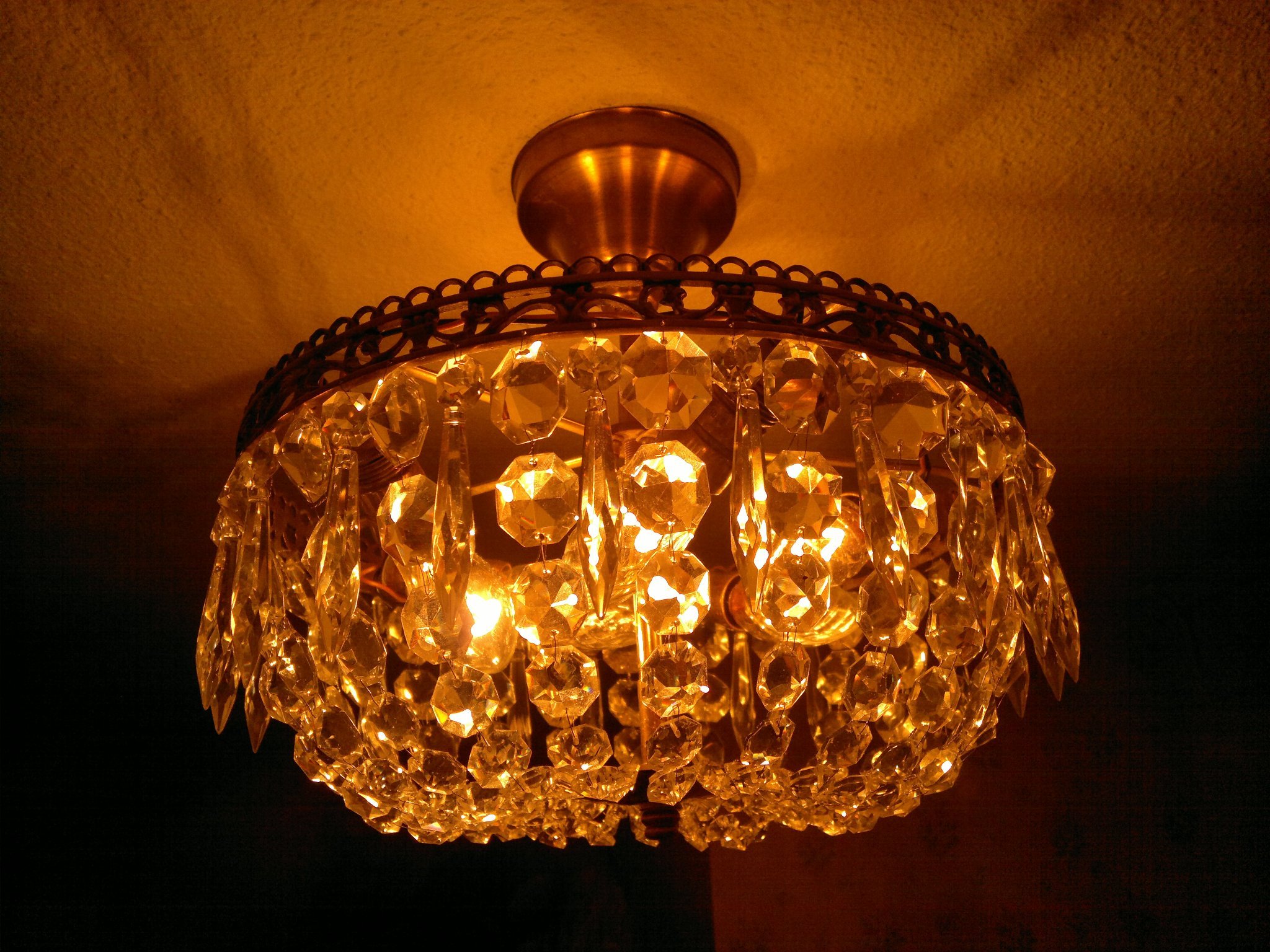 Vacker äldre Kristallplafond antik-mässing Kristallkrona Fina prismor Nyare el