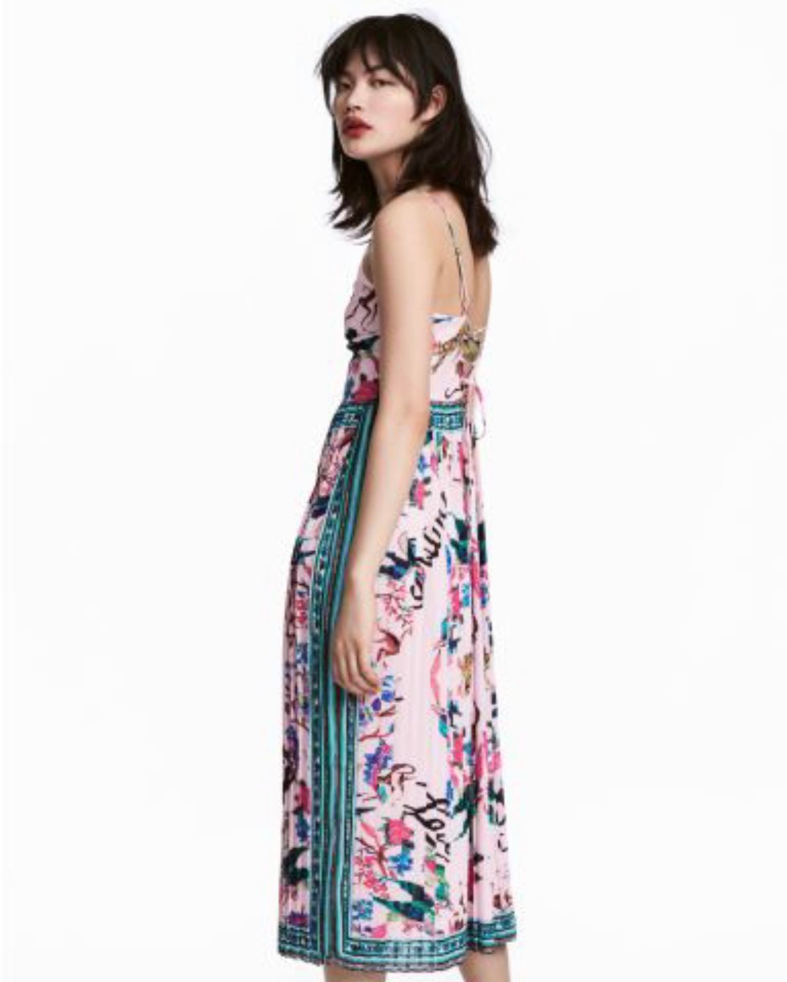 Rosamönstrad klänning, aldrig använd. H&M Trend (411381573 Chiffongklänning med volanger RosaMönstrad DAM | H&M SE