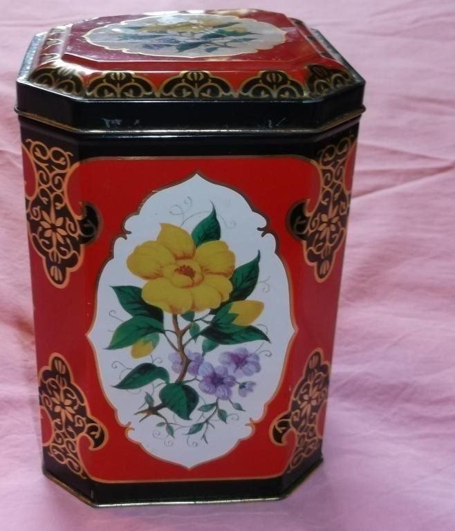 Plåtburk röd o svart, gula o lila blommor Britain Vintage gammal äldre 1940-tal