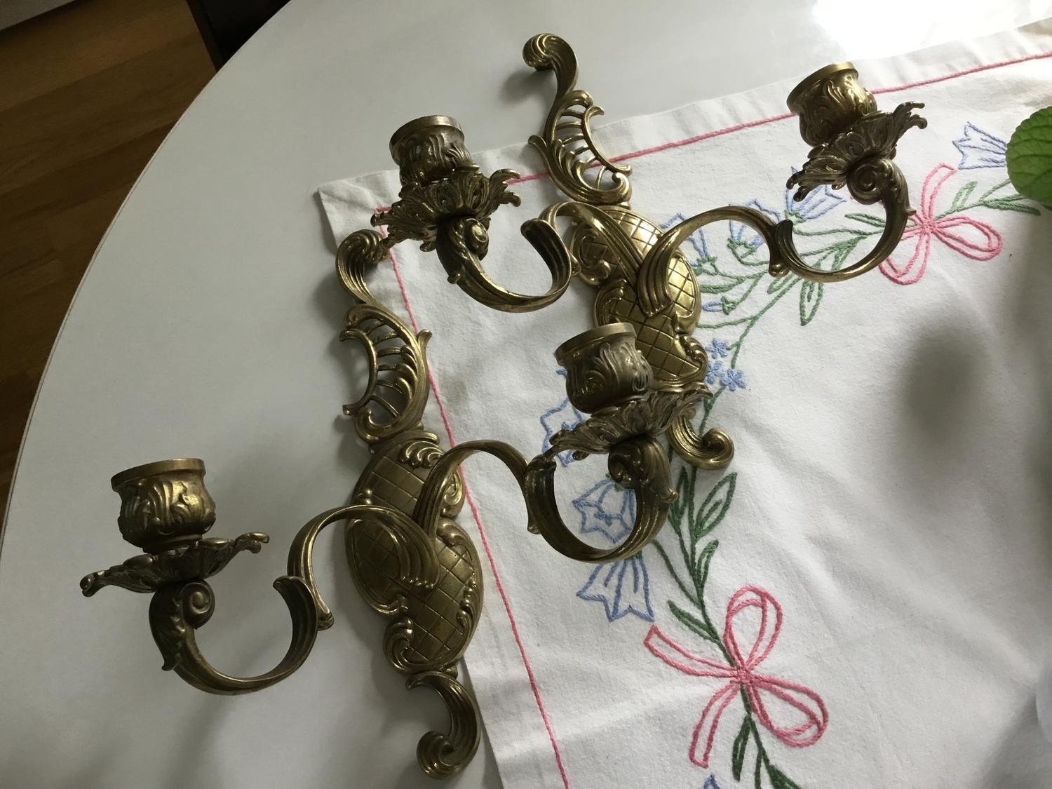 Par äldre vackra vägglampetter i mässing