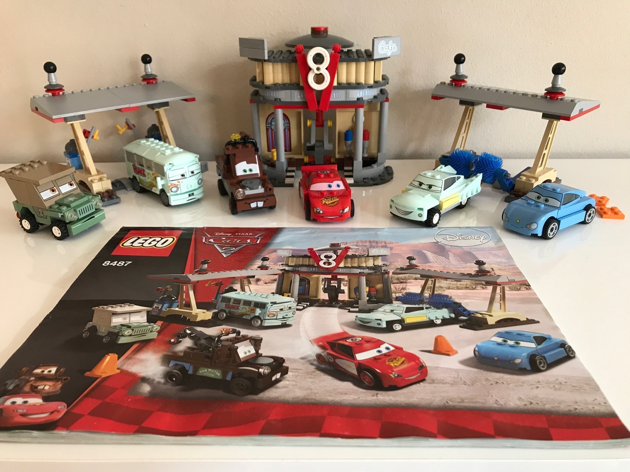 Lego 8487 – Flo’s V8 Café – Bilar/Cars/Disney – 2011 – byggsats med beskrivning