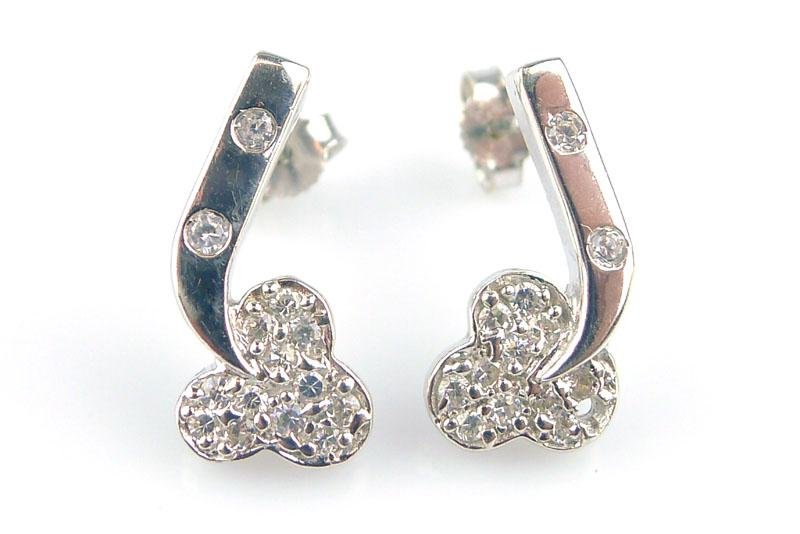 ÖRHÄNGEN, 18K, 3,09g, stl: 15,7 x 10mm, vitguld, vita stenar, 1 par.