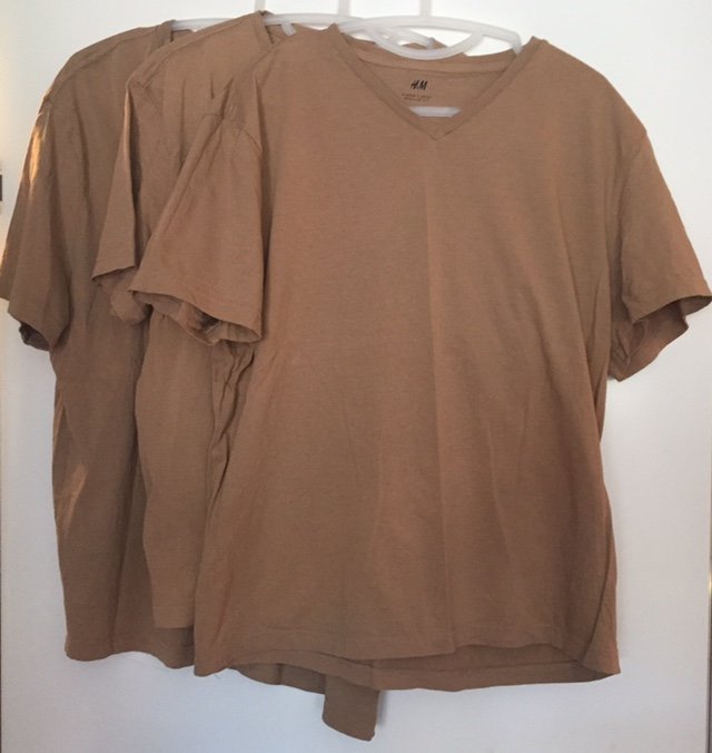 Paket med 3 beiga och 3 vita v-ringade T-shirts från H&M i stl XL.