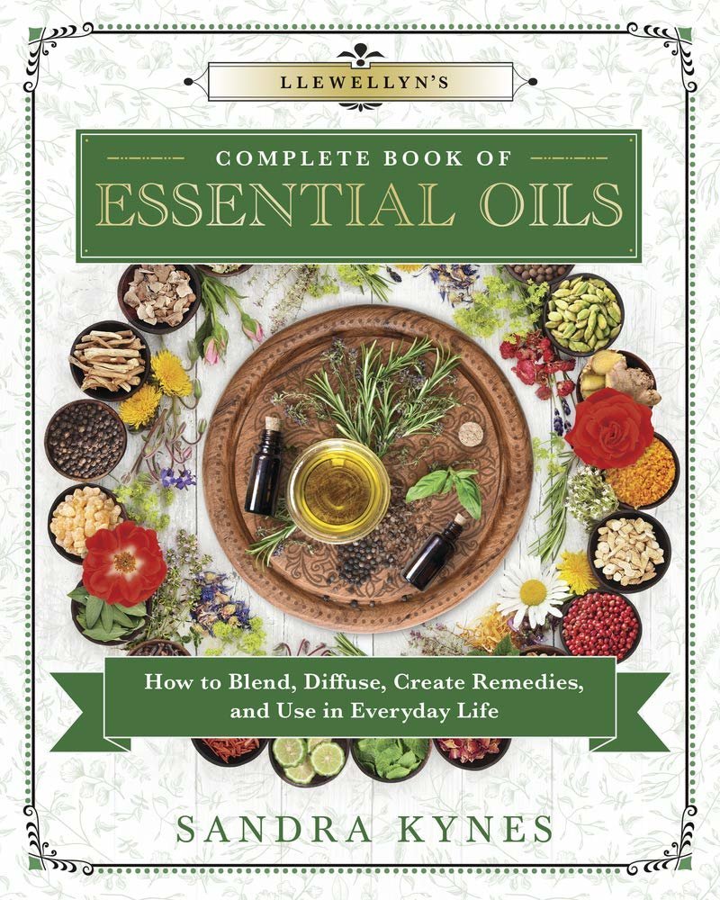 Llewellyn's Complete Book of Essential Oils 9780738756875