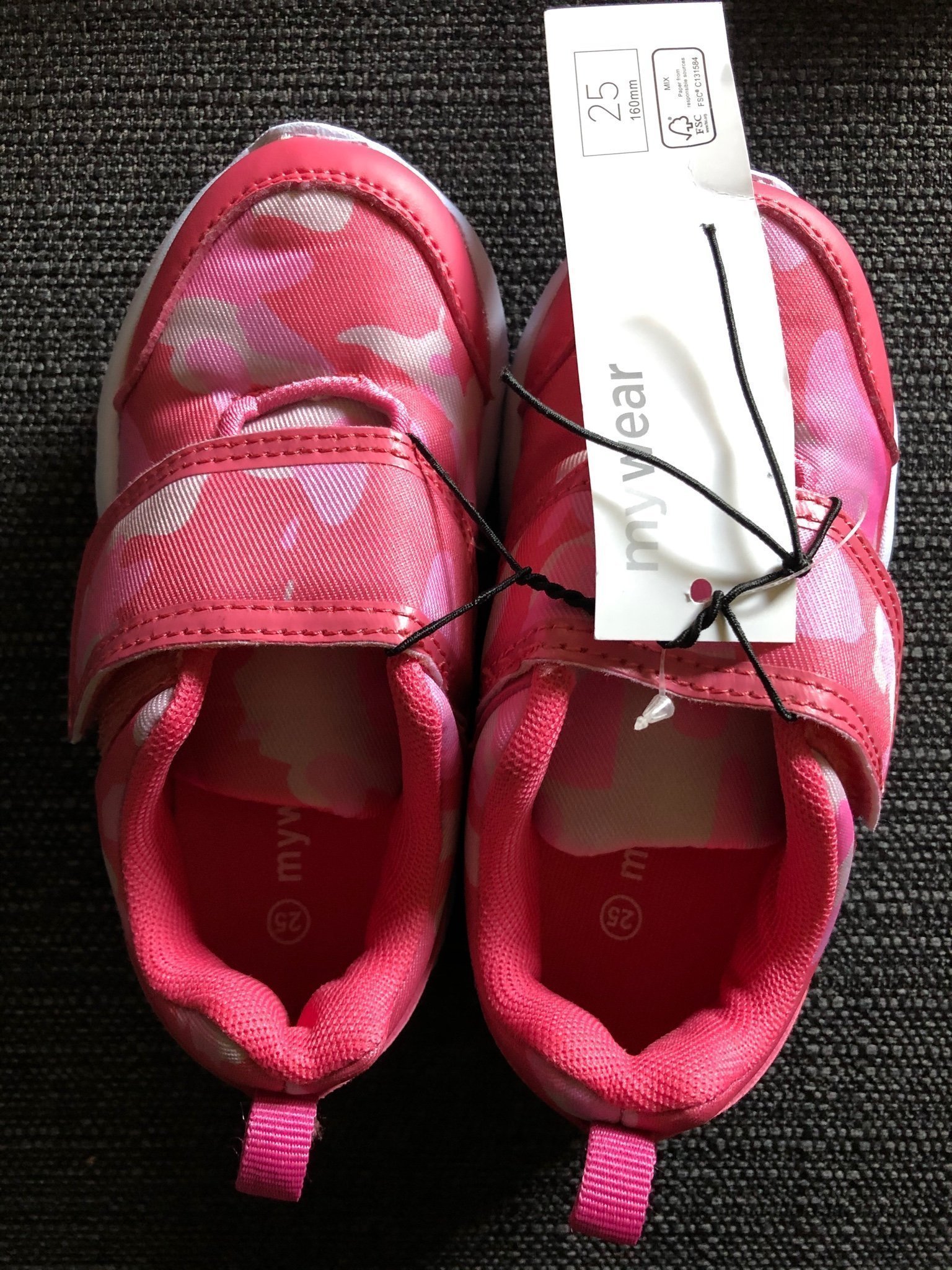 Rosa grå kamouflage färgade gympaskor. My wear. Storlek 25.