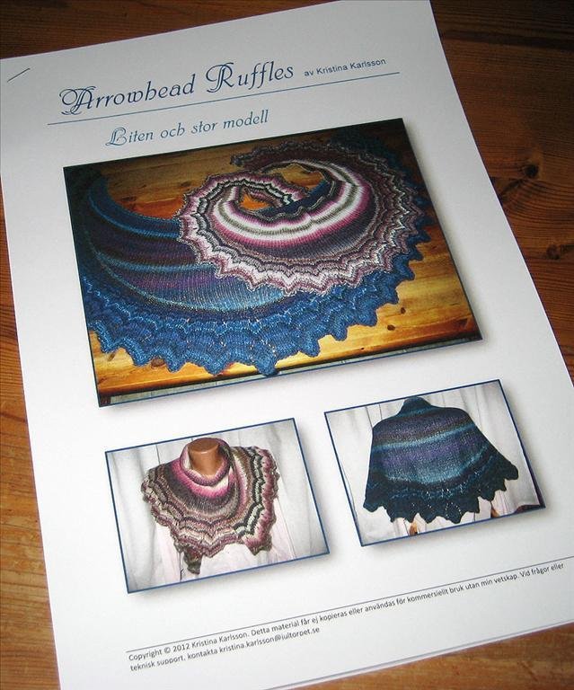 Beskrivning till stickad sjal, Arrowhead Ruffles Shawl.