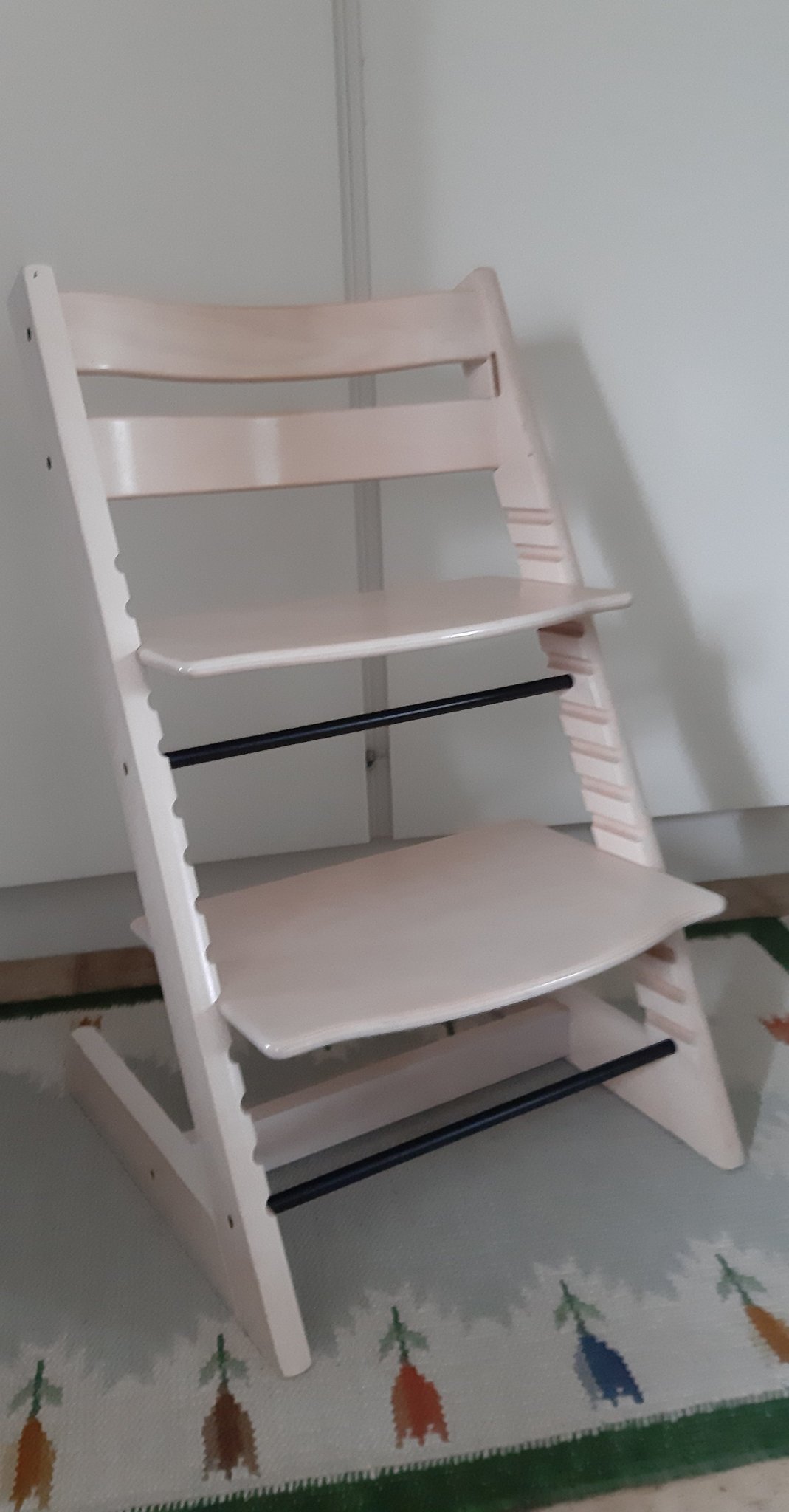 Stokke tripp trapp, stol i ljust trä, vitlaserad (411184440 Stokke tripp trapp, stol i ljust trä, vitlaserad (411184440