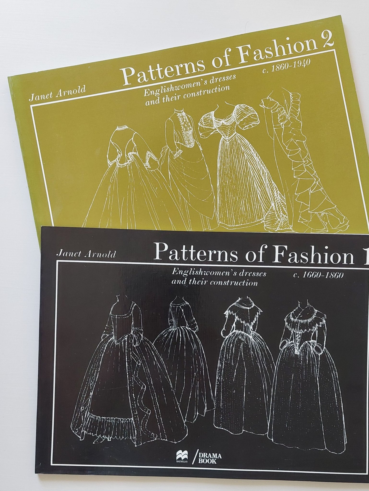 Se produkter som liknar Janet Arnold Patterns of Fash.. på