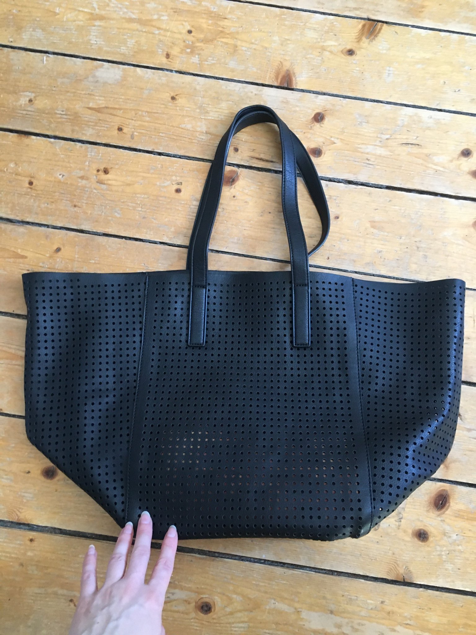 H&m väska Svart perferat låtsas läder imitation dataväska shopper axelremsväska H&m väska Svart perferat låtsas läder imitation dataväska shopper axelremsväska