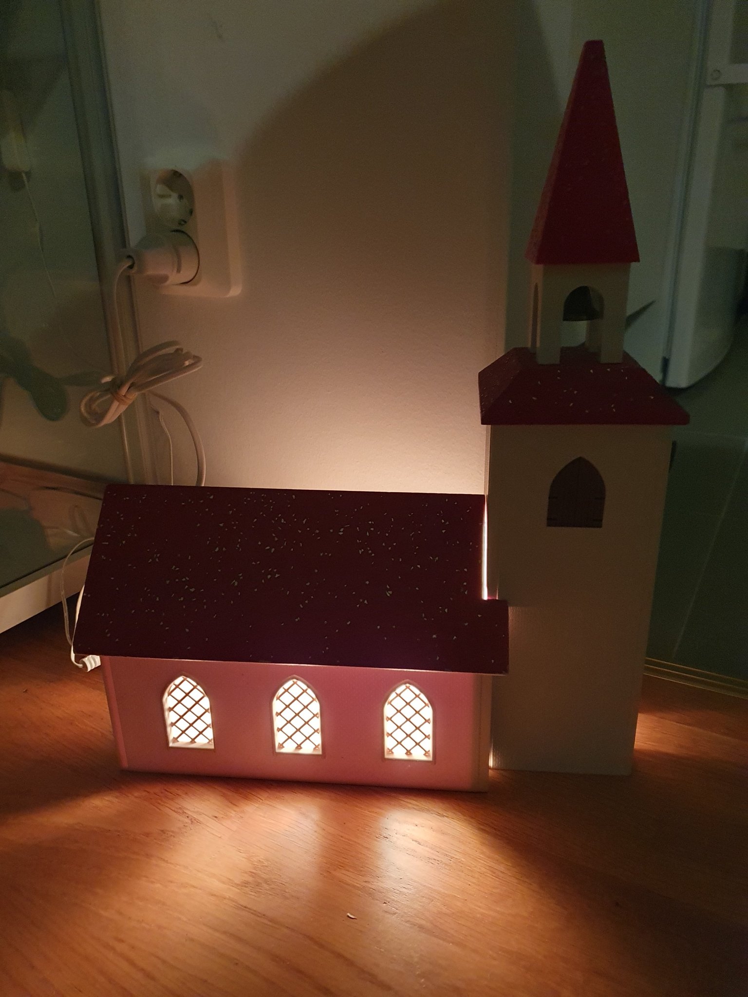 Se produkter som liknar Jul Advent Kyrka med speldosa på Tradera