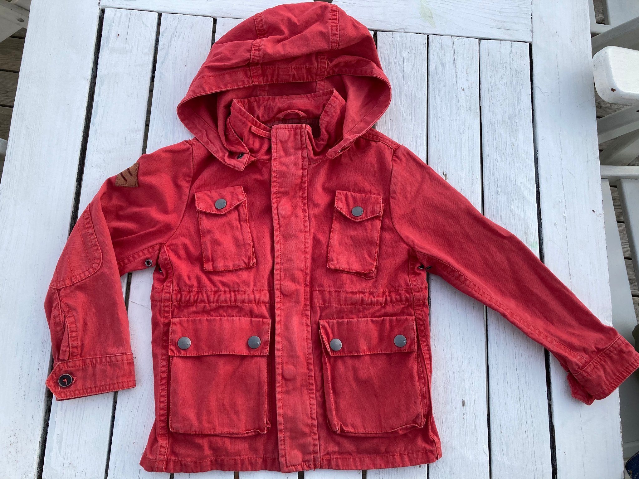 ZARA röd jacka sommarjacka höstjacka m avtagbar huva, strl. 110, fint skick! ZARA röd jacka sommarjacka höstjacka m avtagbar huva, strl. 110, fint skick!
