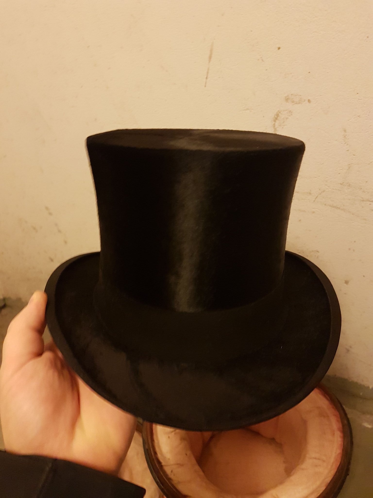 Antik Stormhatt ifrån Paris (55-56 CM omkrets inre) med fodral