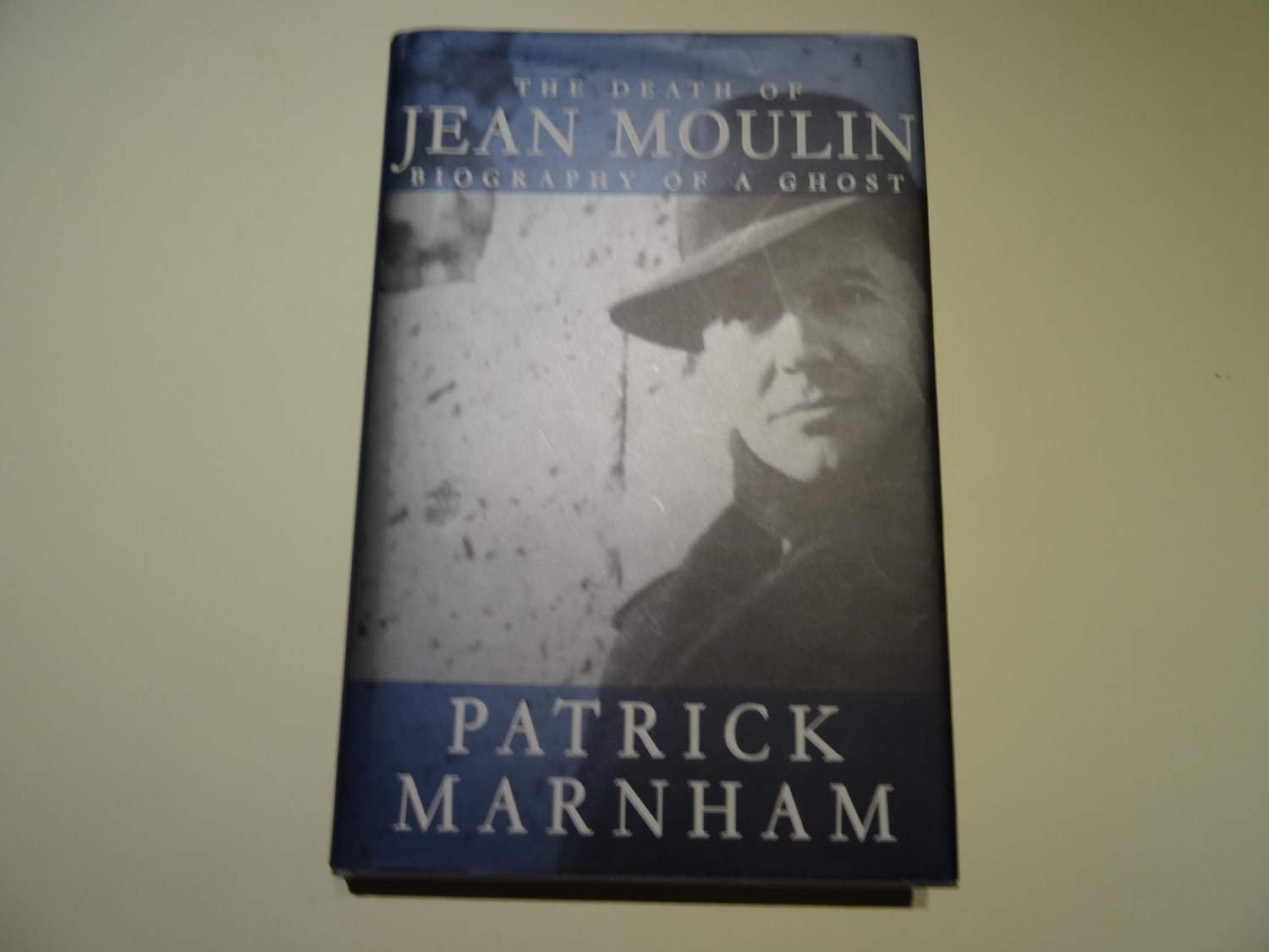 Il grandit dans l'insouciance de l'enfance, durant laquelle il montre des aptitudes pour le dessin. Jean Moulin Death . The Death Of Jean Moulin Biography Of A 390959024 ሠErty07 Pa Tradera