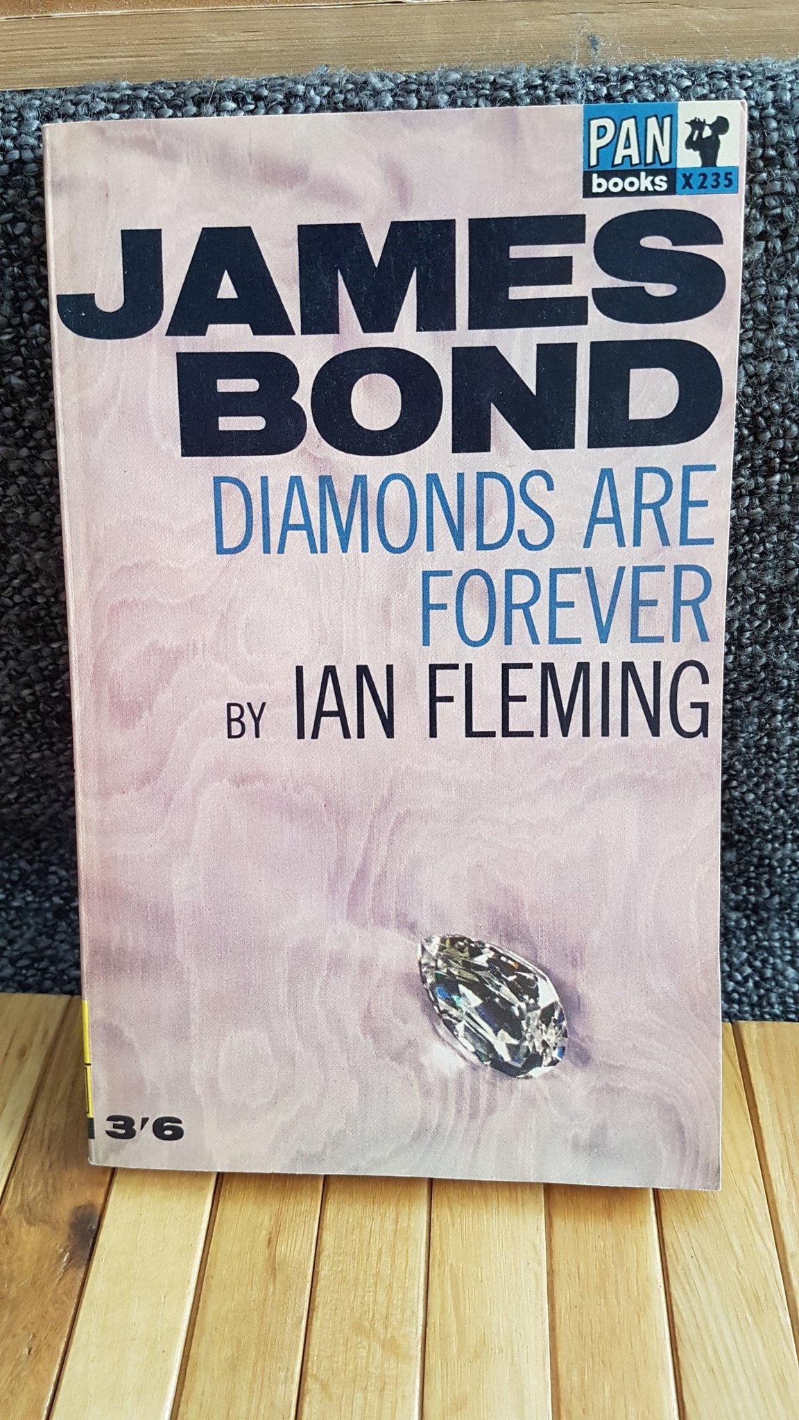 PAN books x 201 James Bond Thunderball by Ian Fleming Tryckt 1964 007 Kult Retro