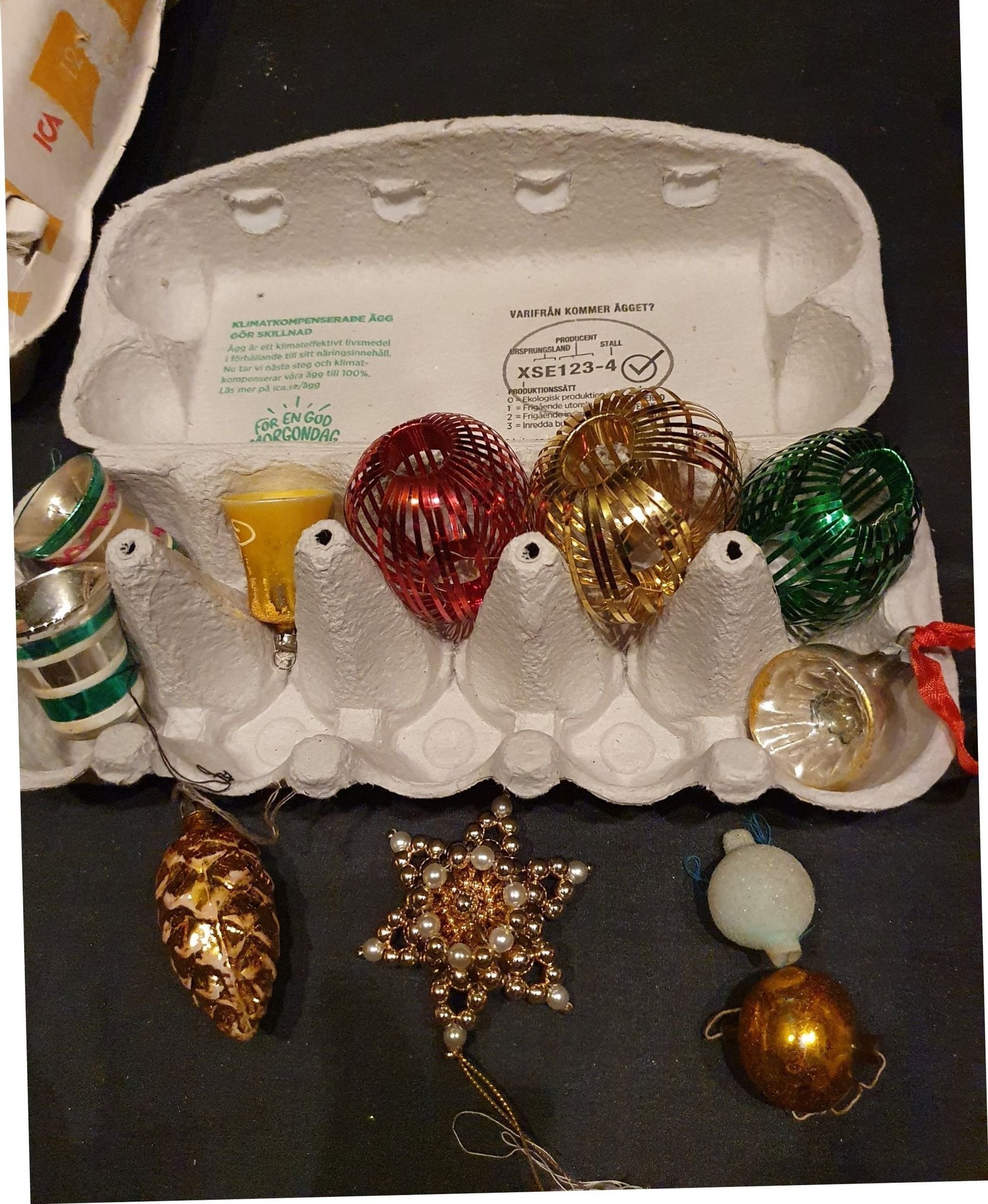 Se produkter som liknar Antika/gamla glaskulor till g.. på Tradera