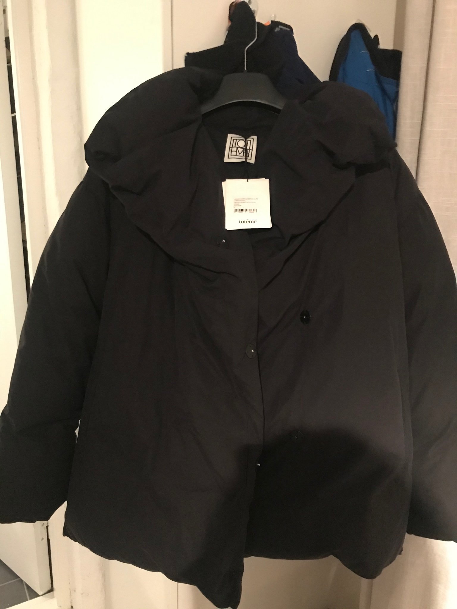 Toteme Annecy dunjacka (422341060) ᐈ Köp på Tradera Toteme Annecy dunjacka (422341060) ᐈ Köp på Tradera