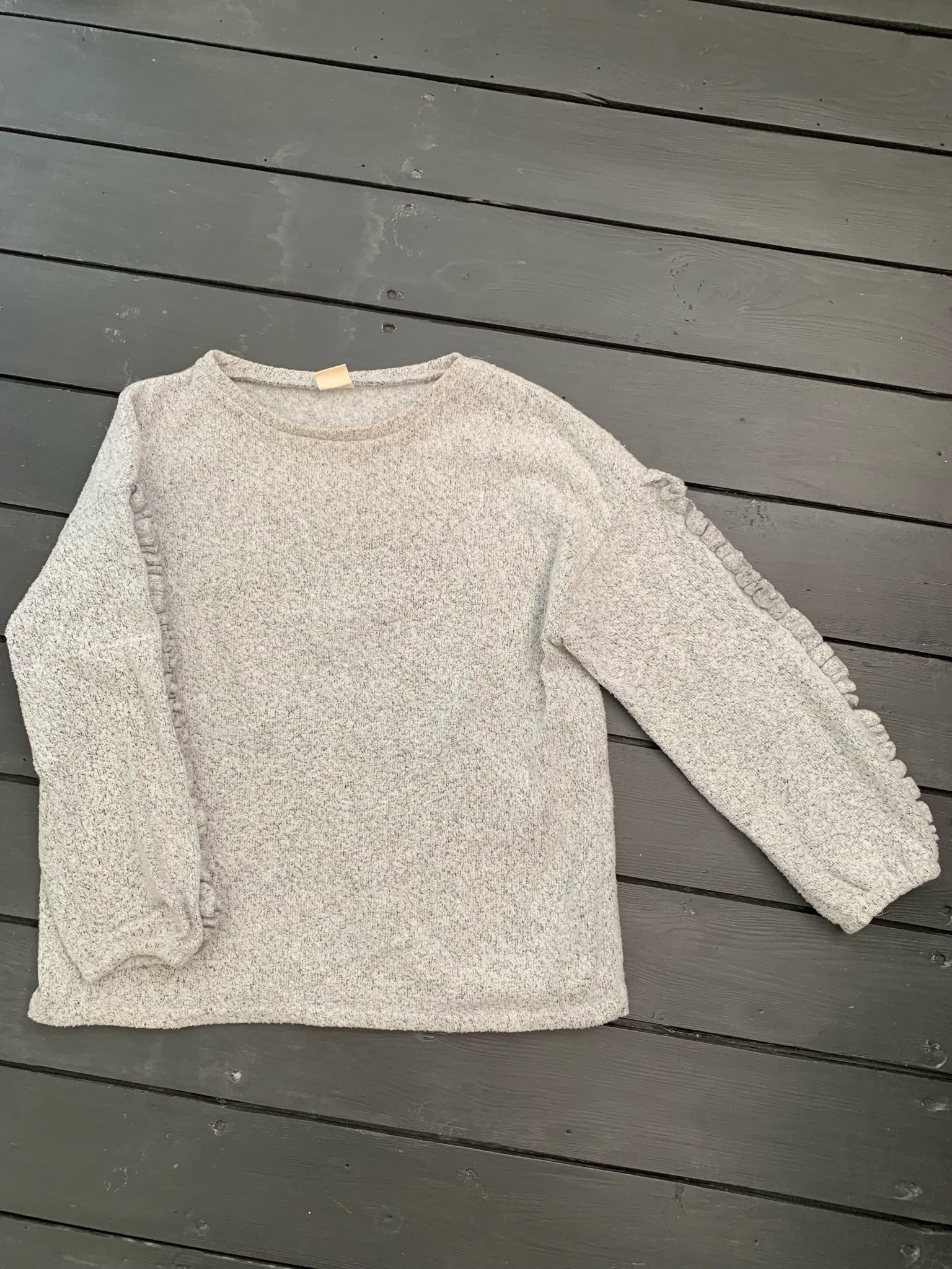 Stickad tröja från zara grå storlek 140 volang .. (360777111 Stickad tröja från zara grå storlek 140 volang .. (360777111
