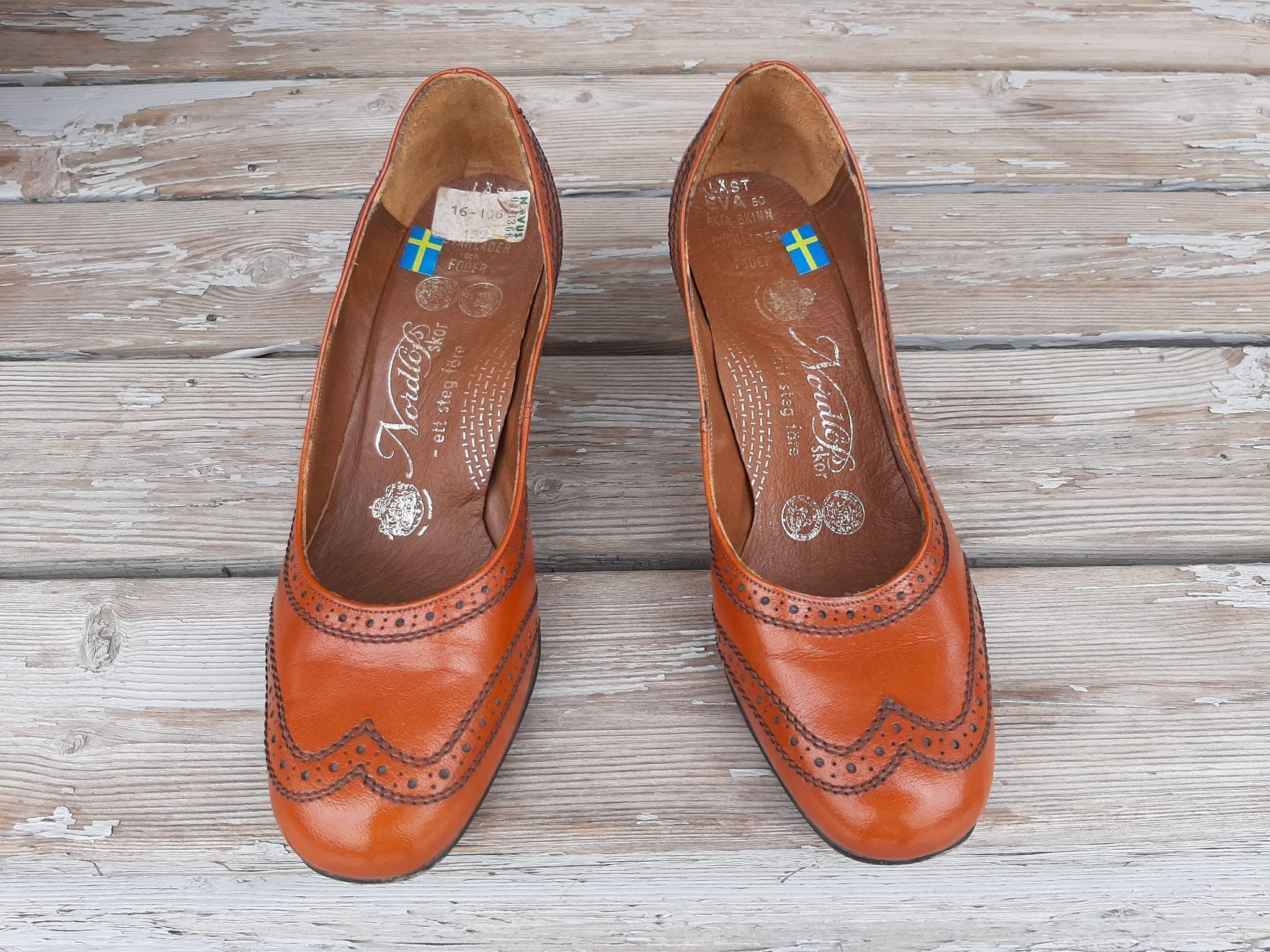Bruna oanvända Nordlöfs 70-tal vintage bruna brouges skor klackskor pumps 38-39