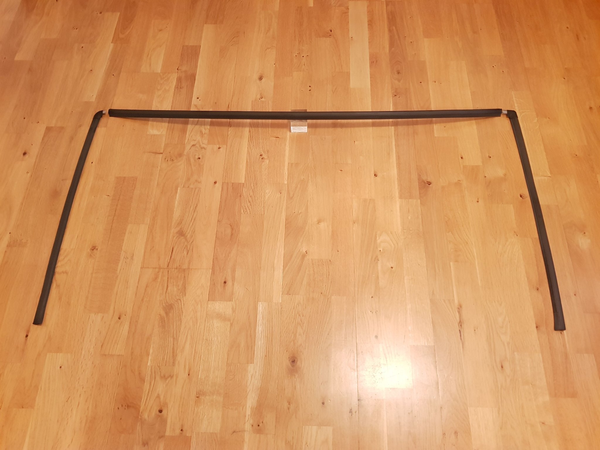 Lister runt framrutan med clips Volvo 940 740 (420257246) ᐈ Köp på Tradera