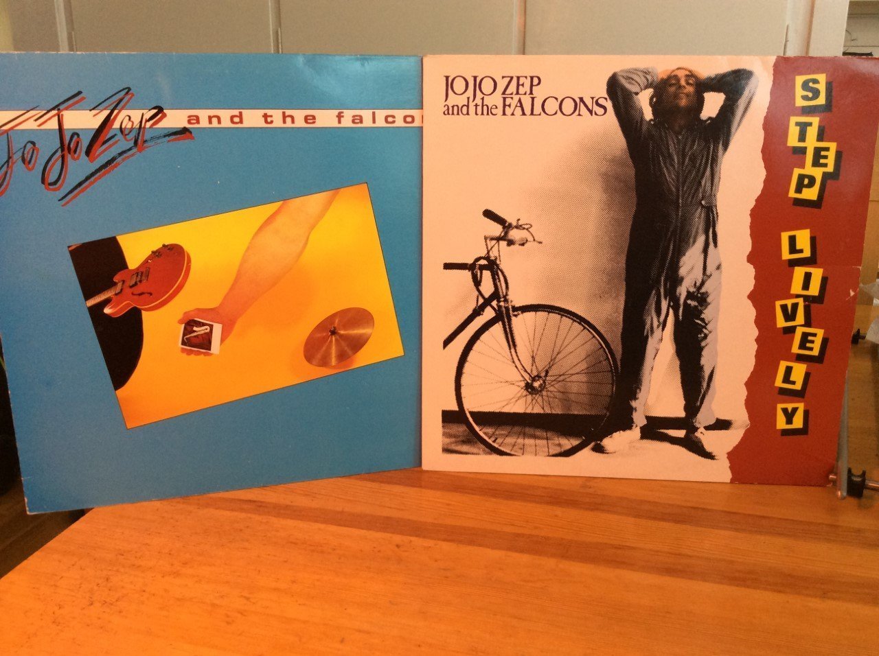 Jo Jo Zep and the Falcons dansant Pop/rock. 2 vinyler.