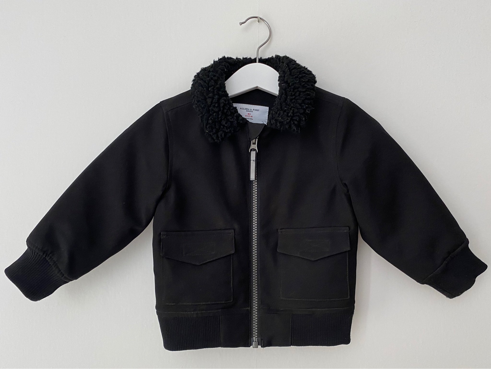 Polarn O. Pyret svart jacka stl 80 Polarn O. Pyret svart jacka stl 80
