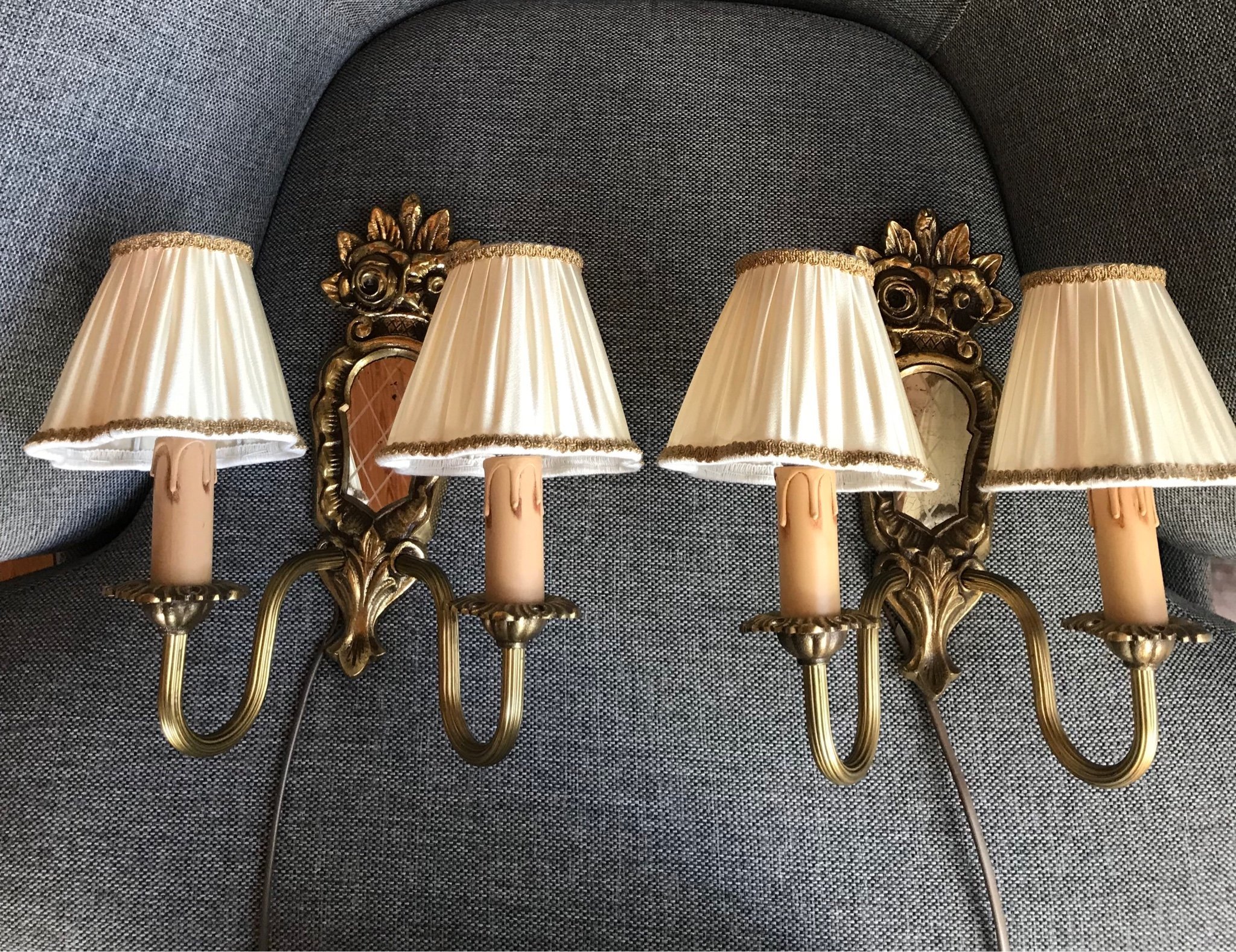 **2 ST ÄLDRE VINTAGE VÄGGLAMPETTER MED SPEGEL I MÄSSING**