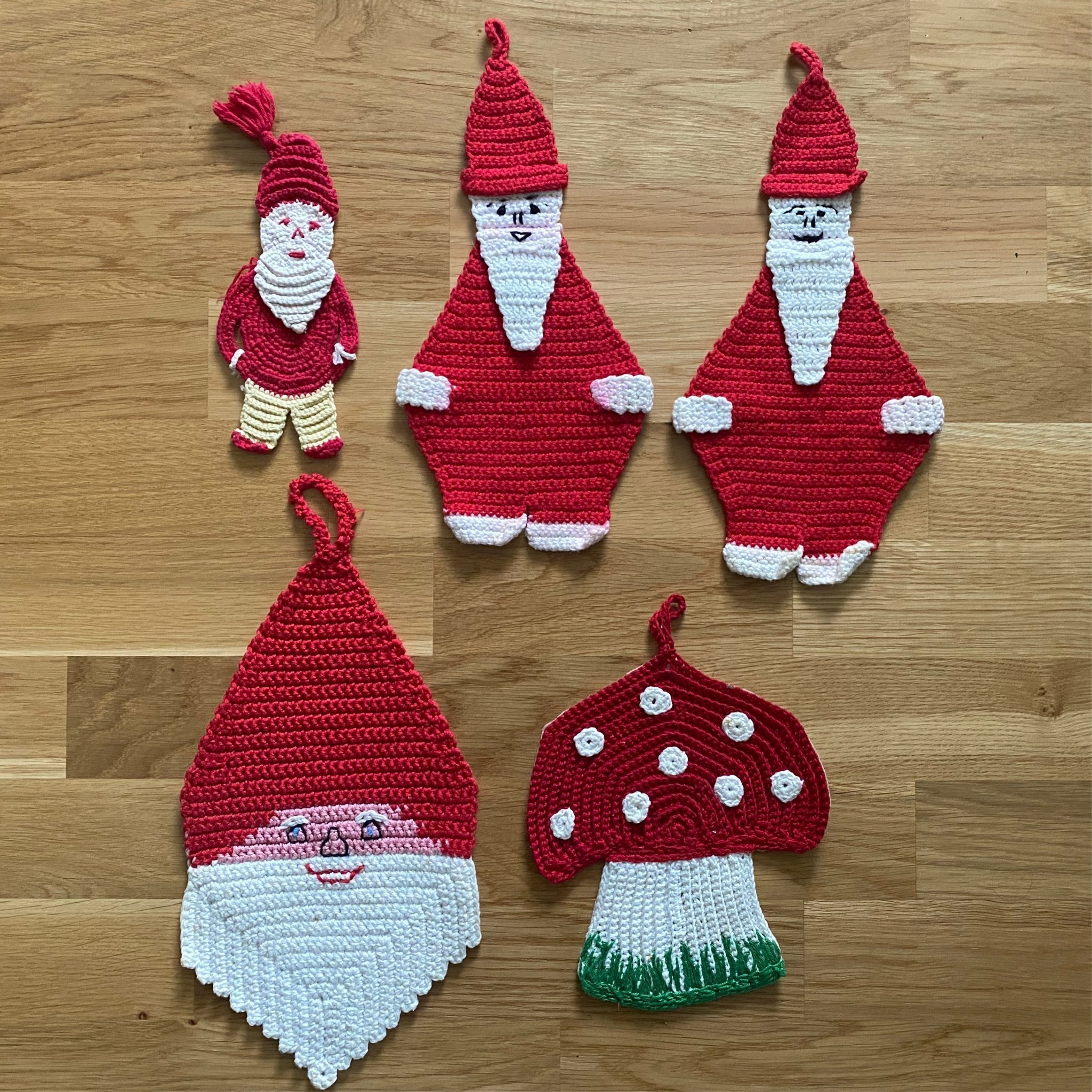 5 virkade grytlappar pannlappar jul jultomtar t.. Köp på Tradera