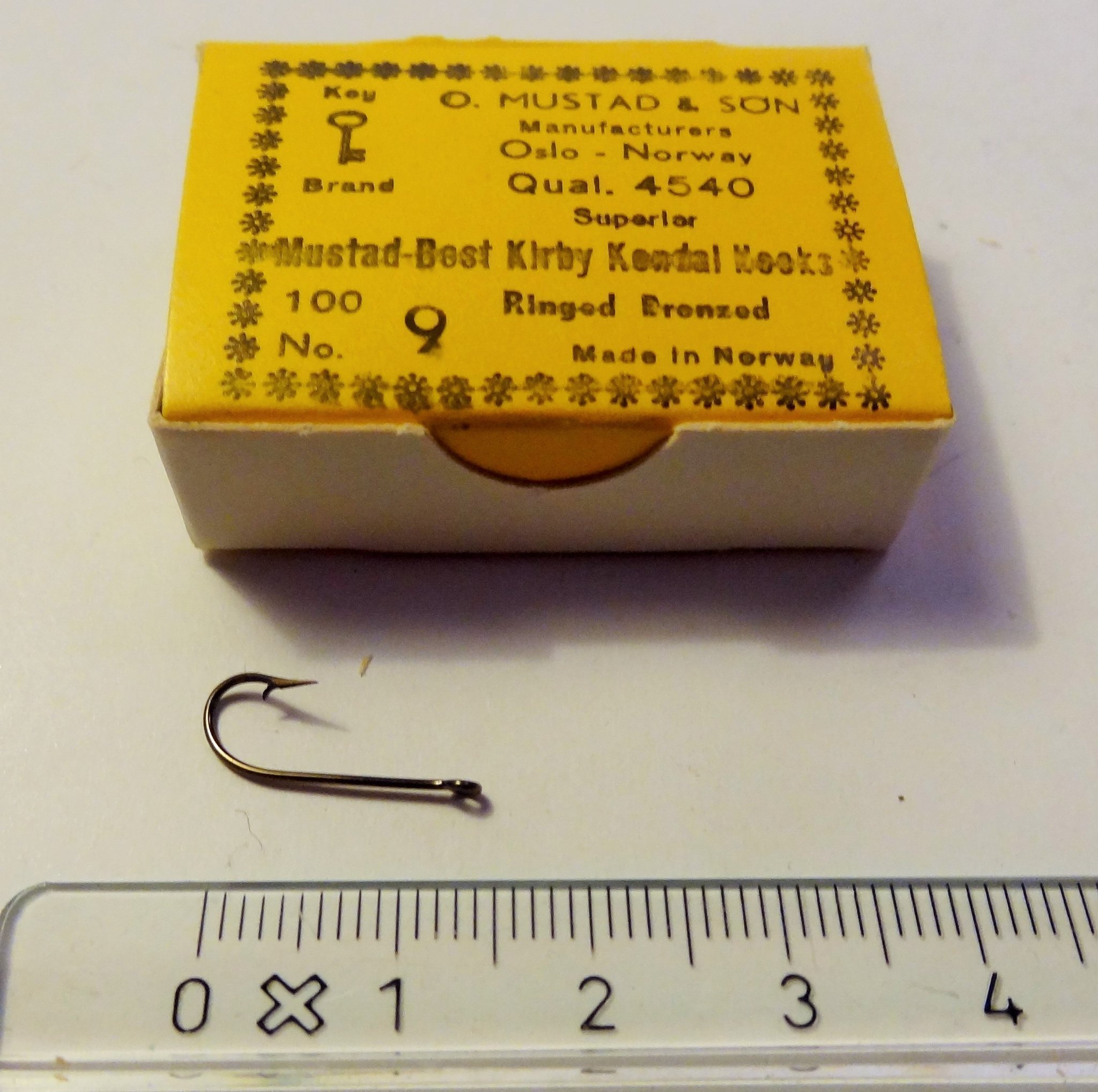 100 st.: Mustad: Best Kirby Kendal Hooks, Qual. 4540 Superior #9 (SE BESKRIV.)