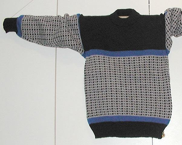 Stickad barntröja med mönster, grå/svart/blå, stl 140