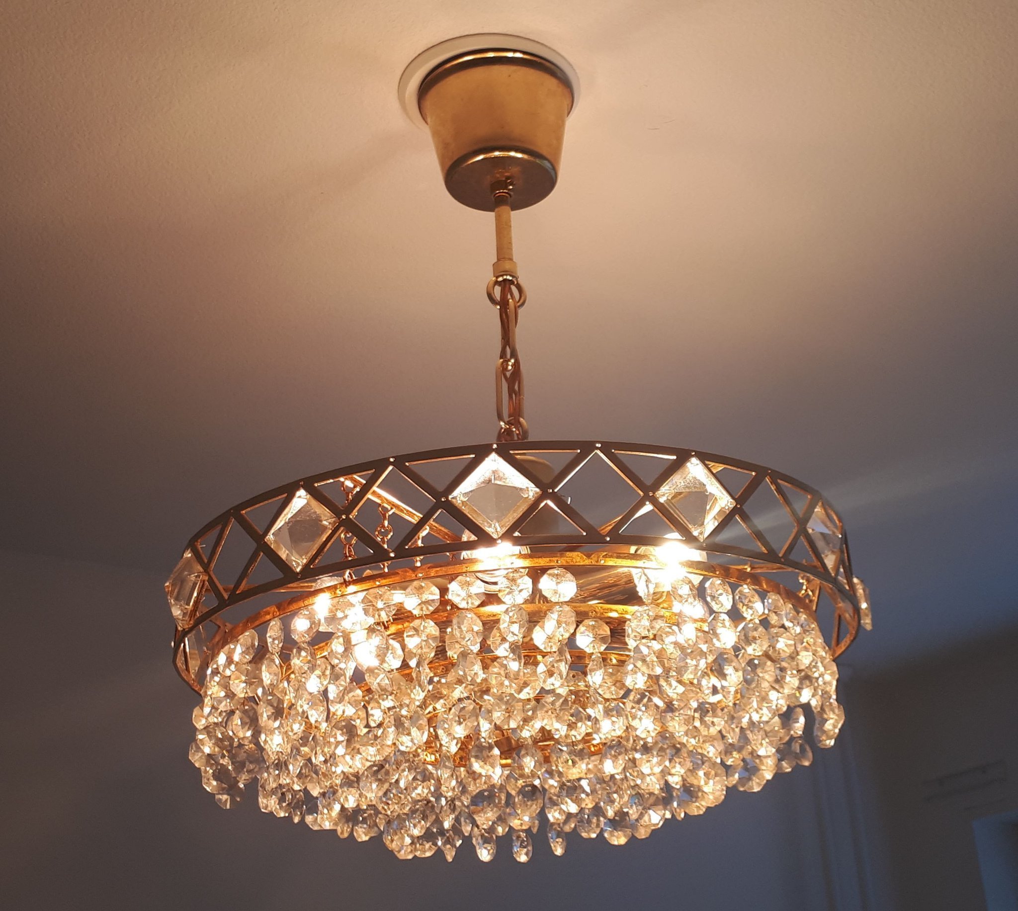 Kristallkrona Förgylld Mässing och ÄKTA Kristal.. (397465678 KRISTALLKRONA, Mässing med prismor, Lival, Finland