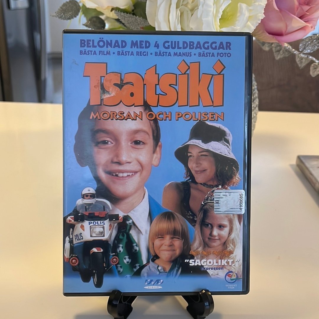 Se produkter som liknar Tsatsiki Morsan och Polisen -.. på Tradera ...