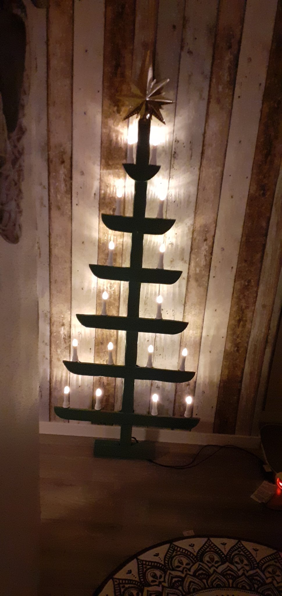 Se produkter som liknar ADVENTS JULGRAN I TRÄ UTE BEL.. på Tradera