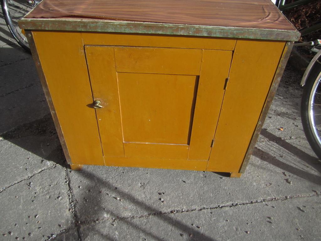 BadrumsskÃ
p / skÃ
p i trà med spegel, 1 hylla på tradera.com ...