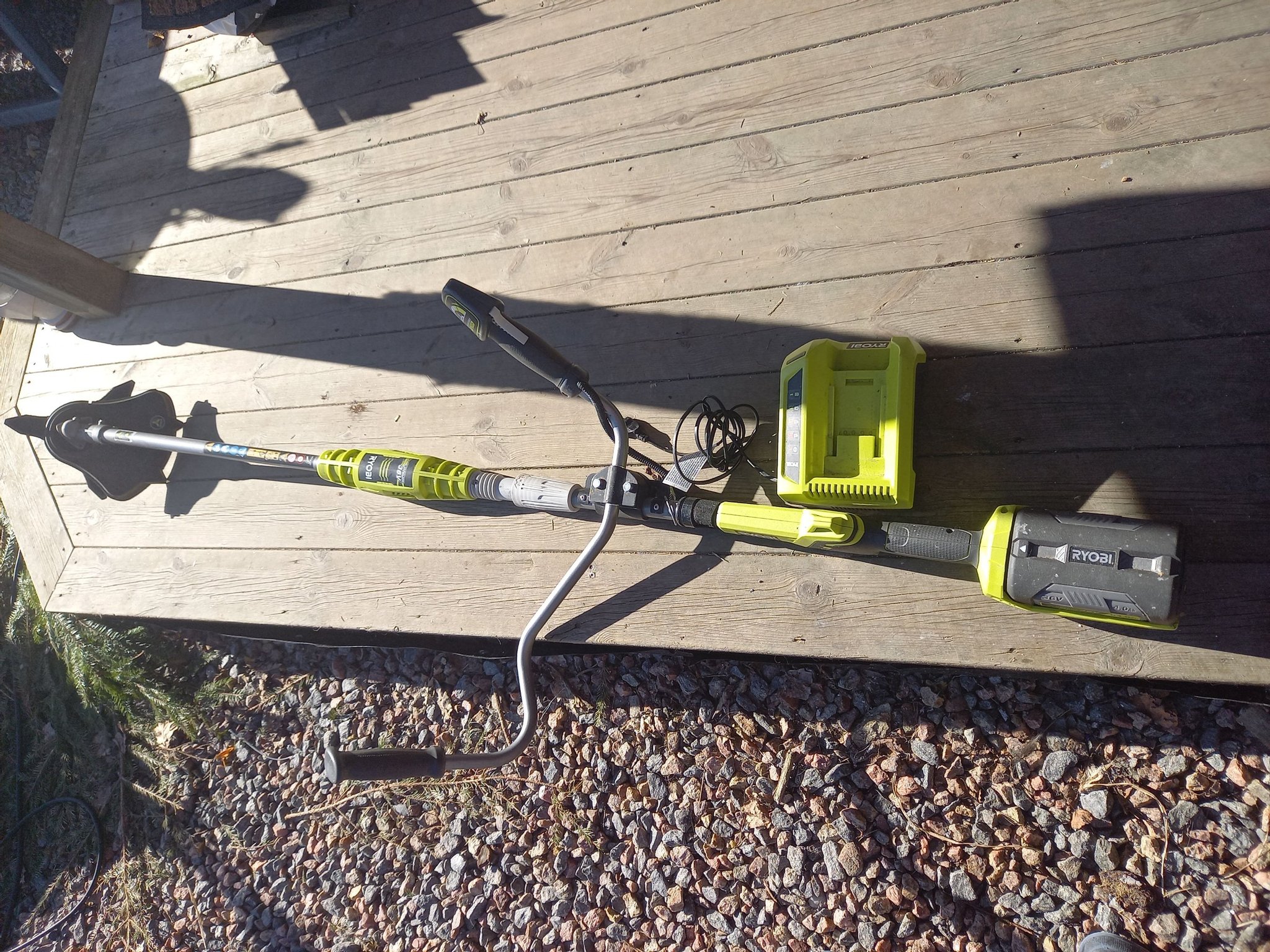 Se produkter som liknar Ryobi röjsåg batteri driven på Tradera (586191554)