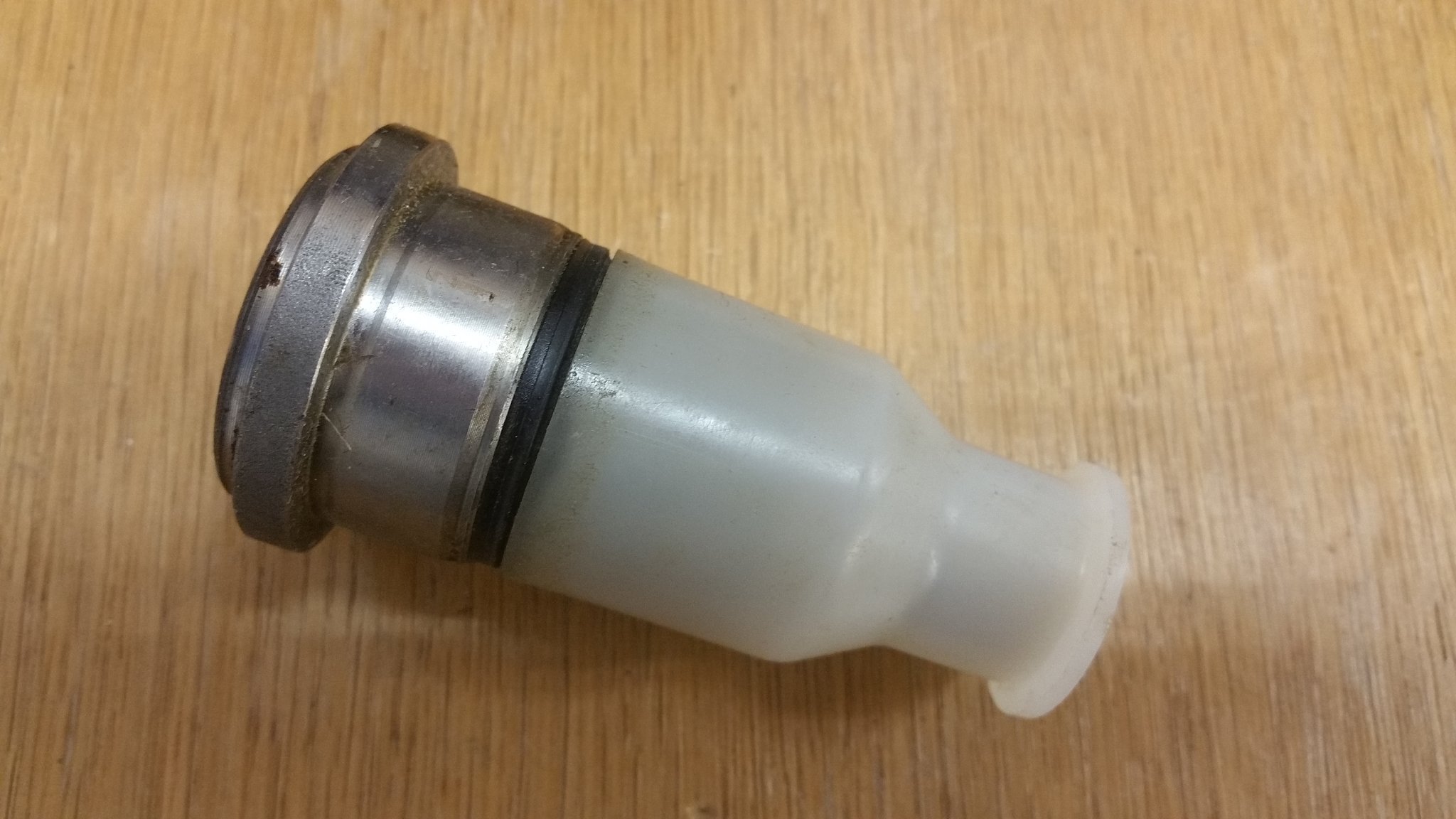 Chrysler SEBRING, STRATUS, etc, Kulled / Spindelled, höger/vänst 4879321AB